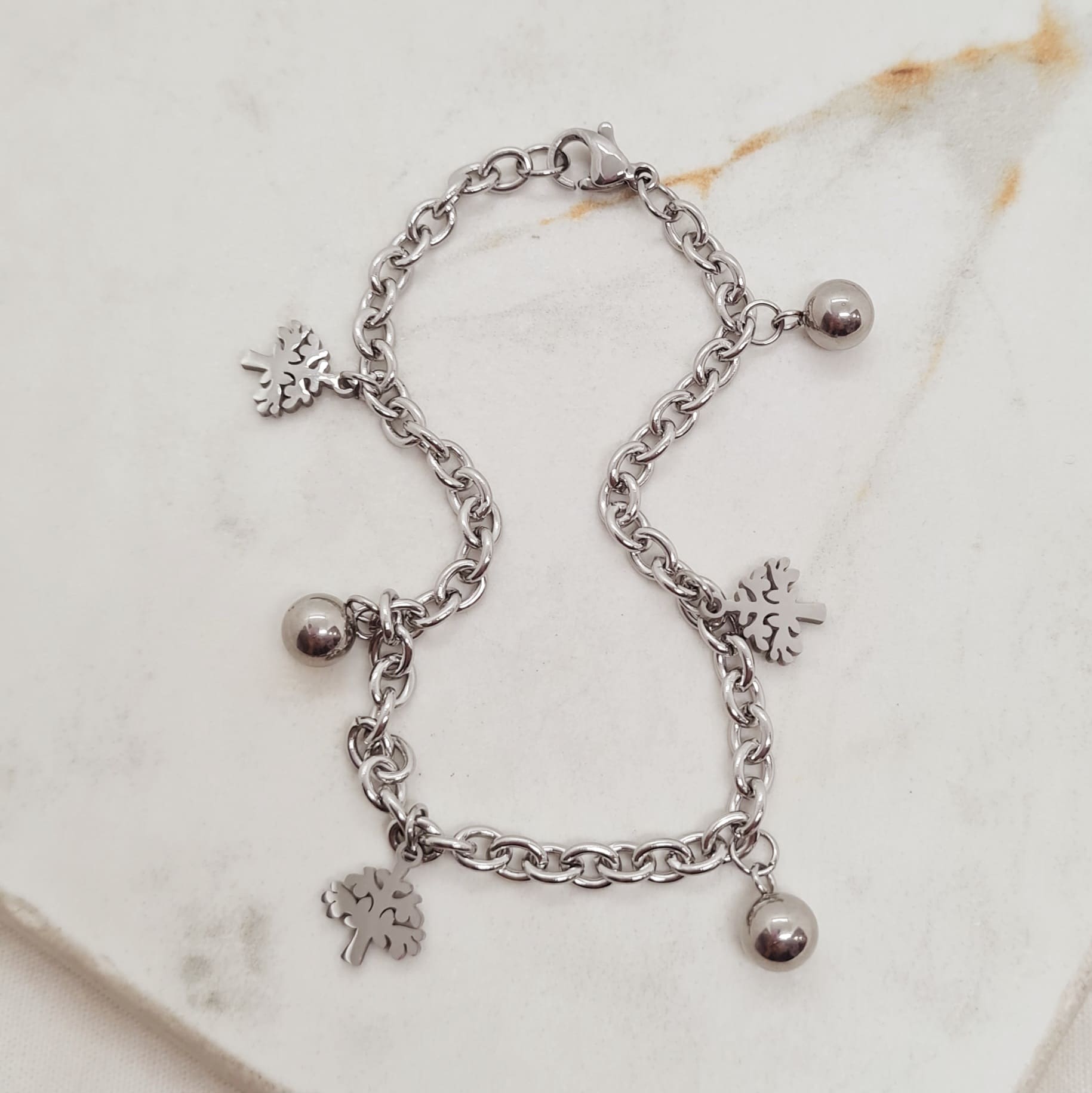 Imagen de producto PULSERA TIFFANY CON BOLITAS Y DIJES - ARBOL DE LA VIDA