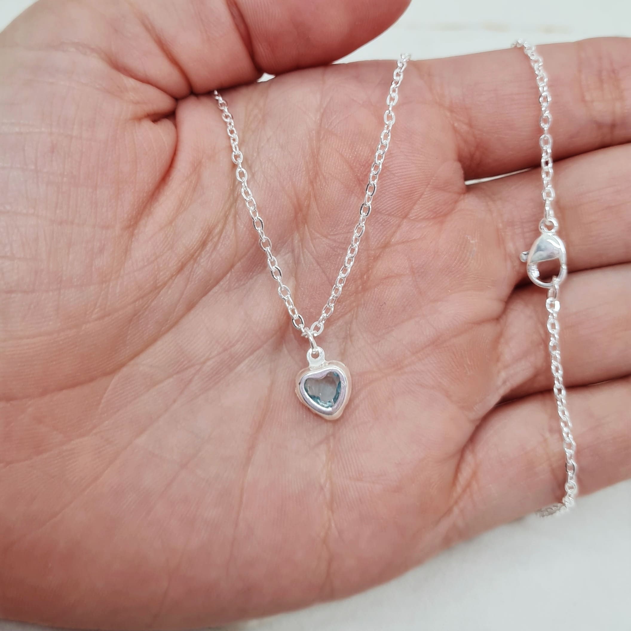Imagen de producto COLLAR ACERO BLANCO - CUBIC CORAZON AGUA MARINA
