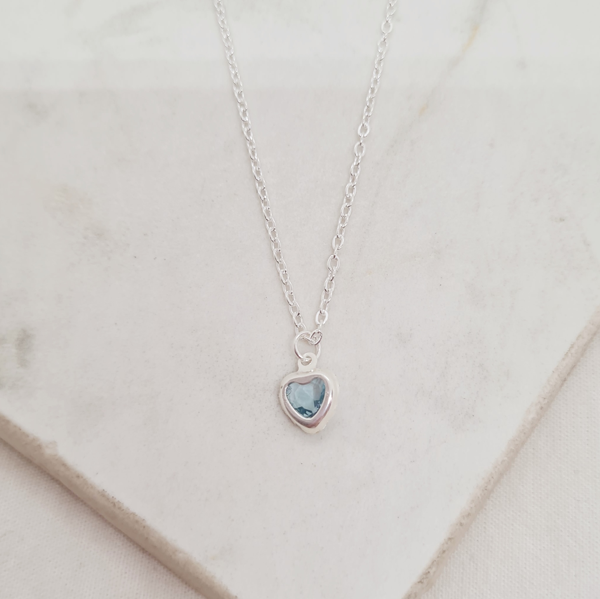 Imagen de producto COLLAR ACERO BLANCO - CUBIC CORAZON AGUA MARINA