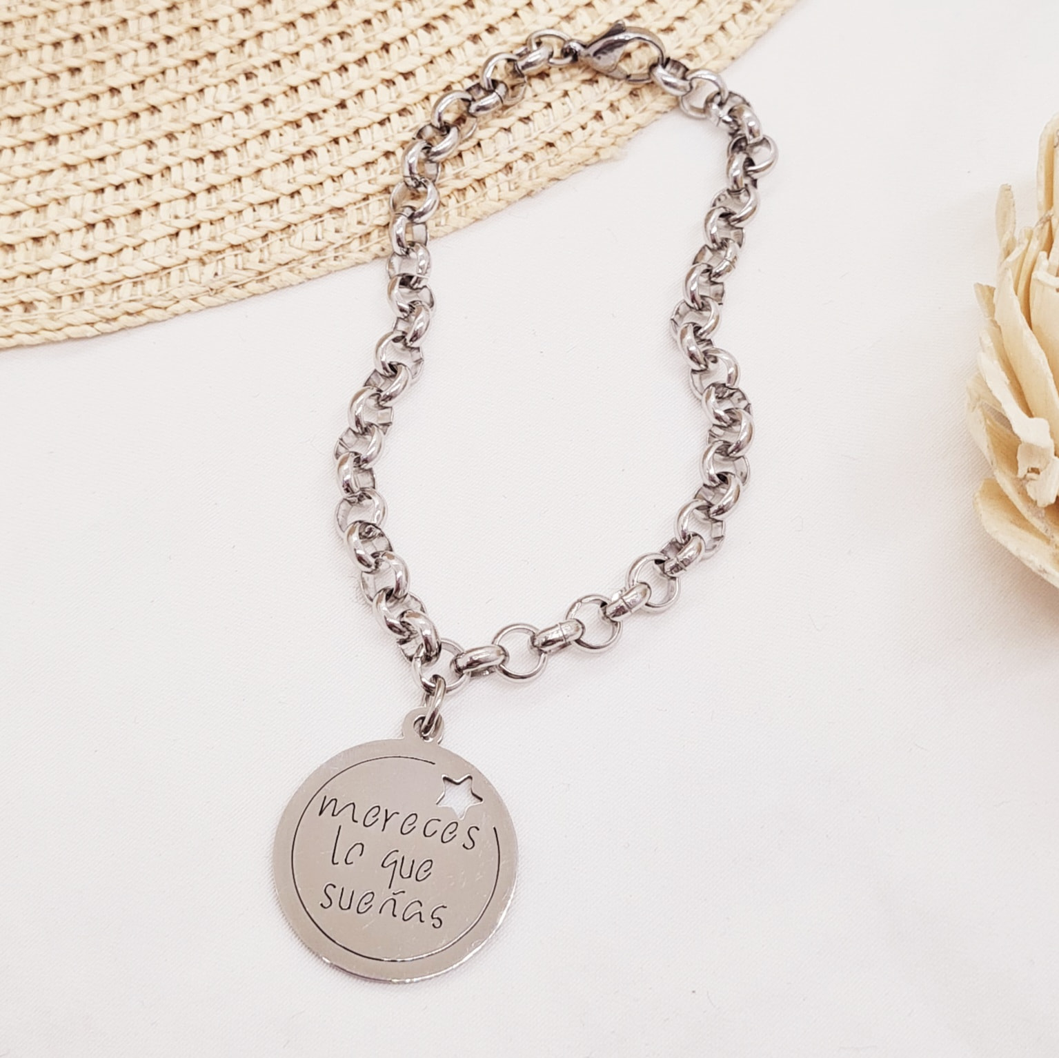 Imagen de producto PULSERA CON DIJE - MERECES LO QUE SUEÑAS