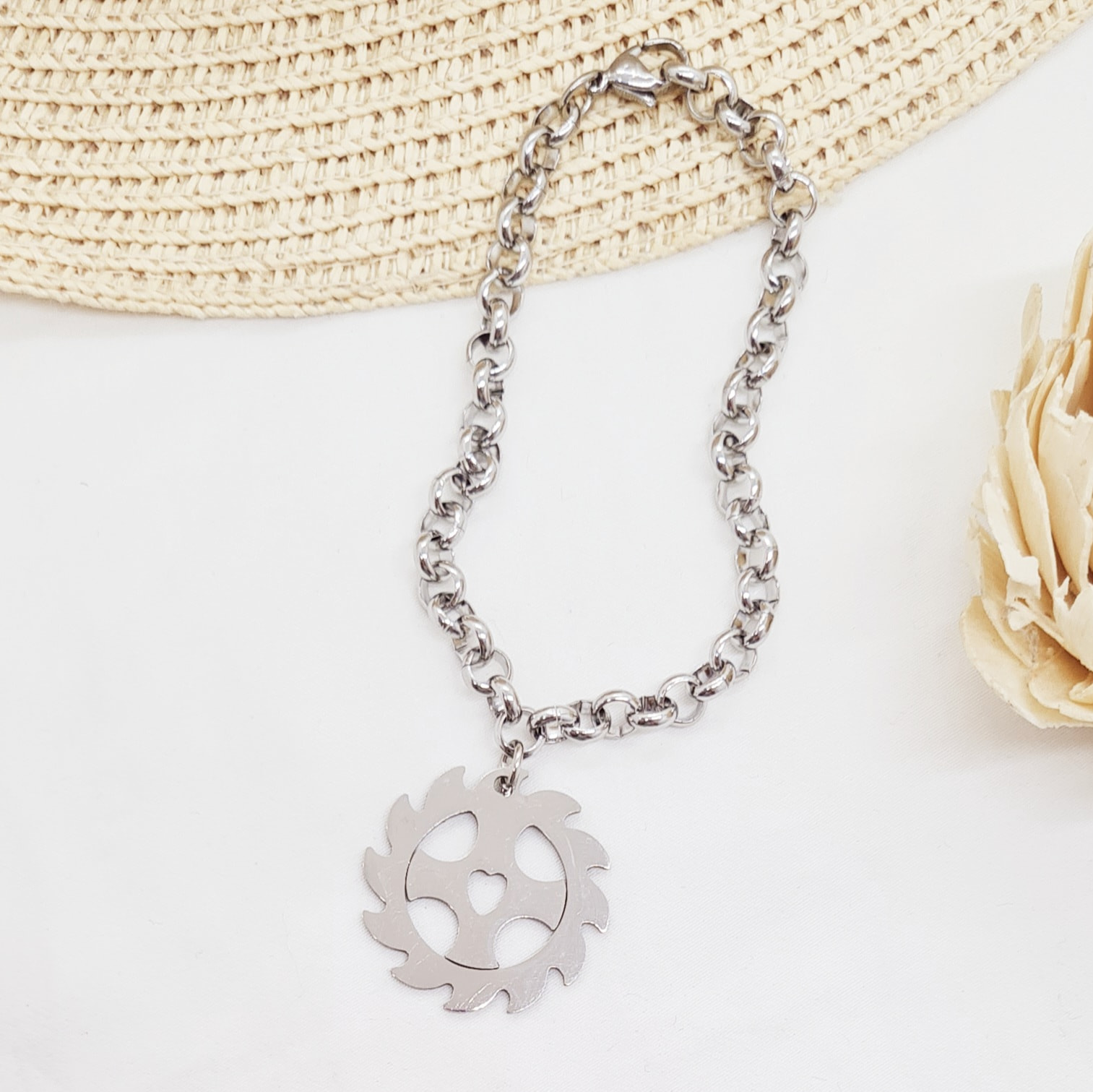 Imagen de producto PULSERA CON DIJE - CRUZ ORLADA
