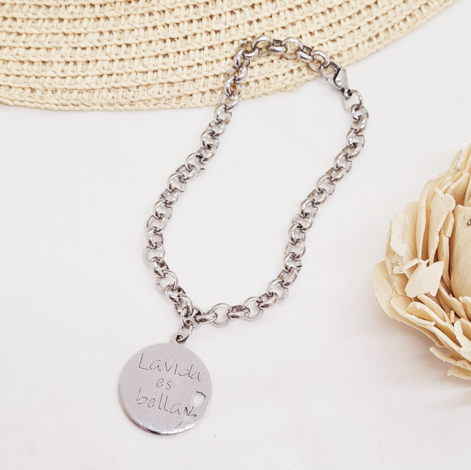 Imagen de producto PULSERA CON DIJE - LA VIDA ES BELLA