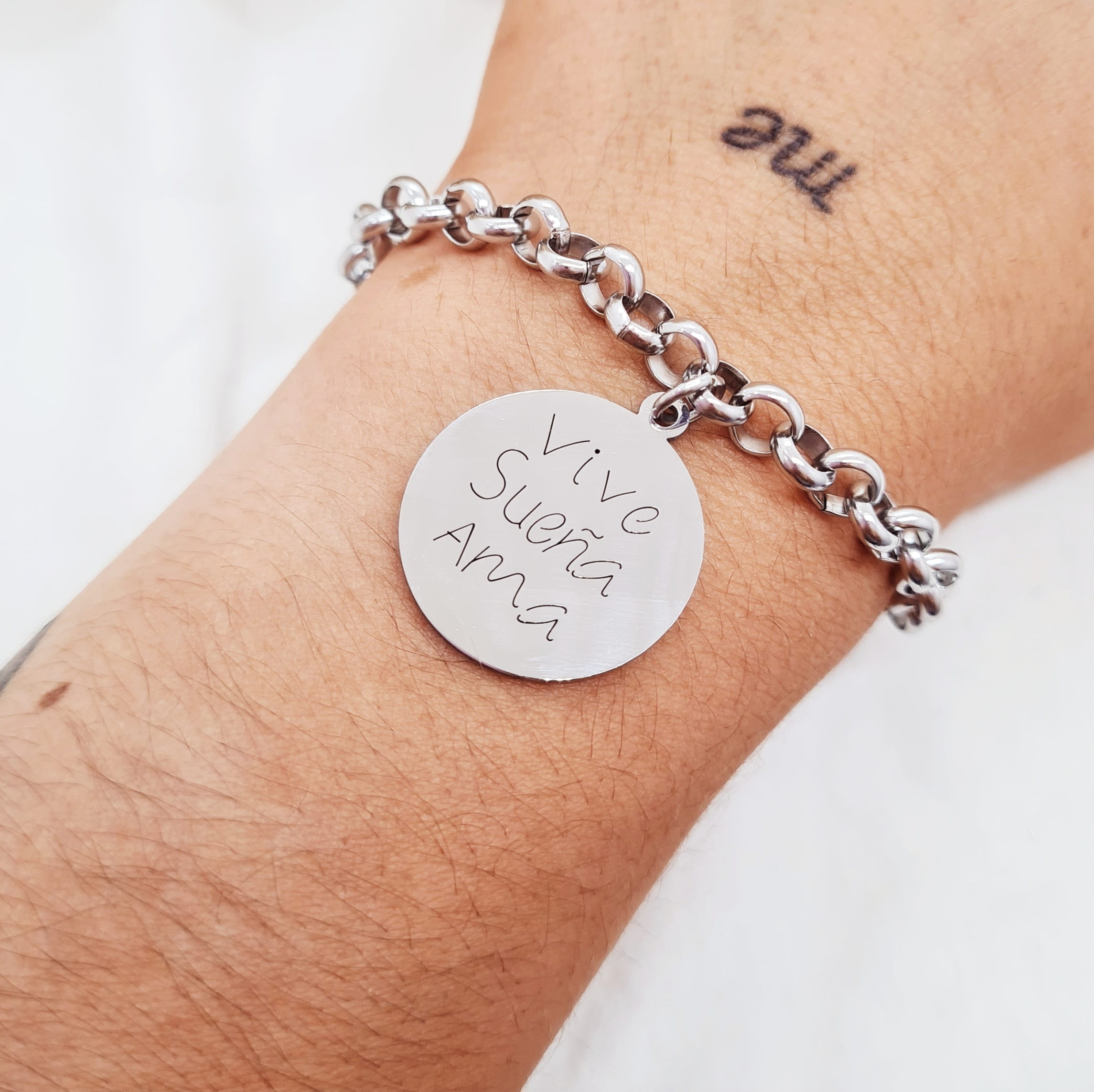 Imagen de producto PULSERA CON DIJE - VIVE SUEÑA AMA