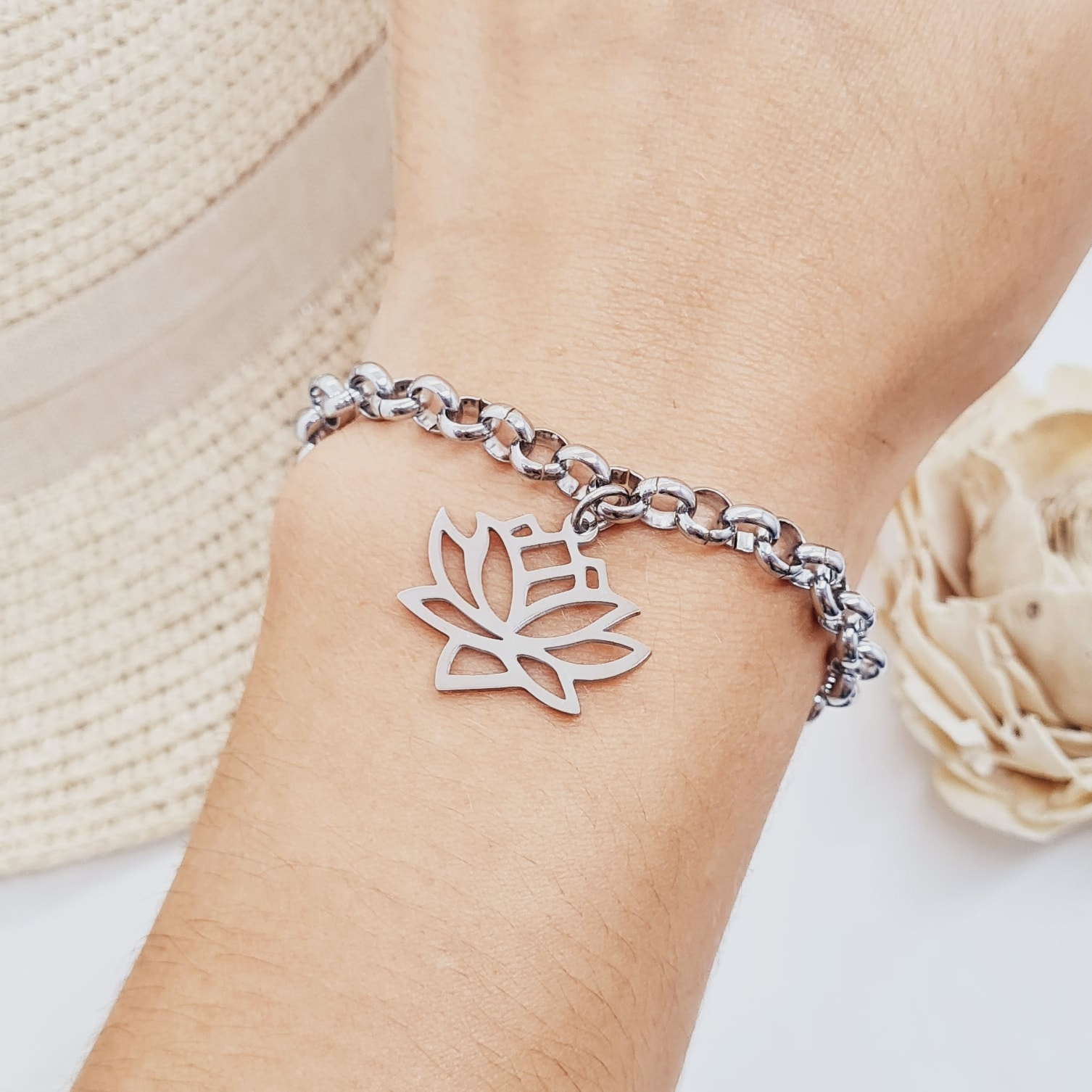 Imagen de producto PULSERA CON DIJE - FLOR DE LOTO