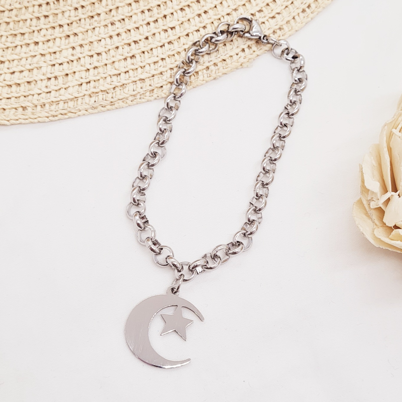 Imagen de producto PULSERA CON DIJE - LUNA CON ESTRELLA