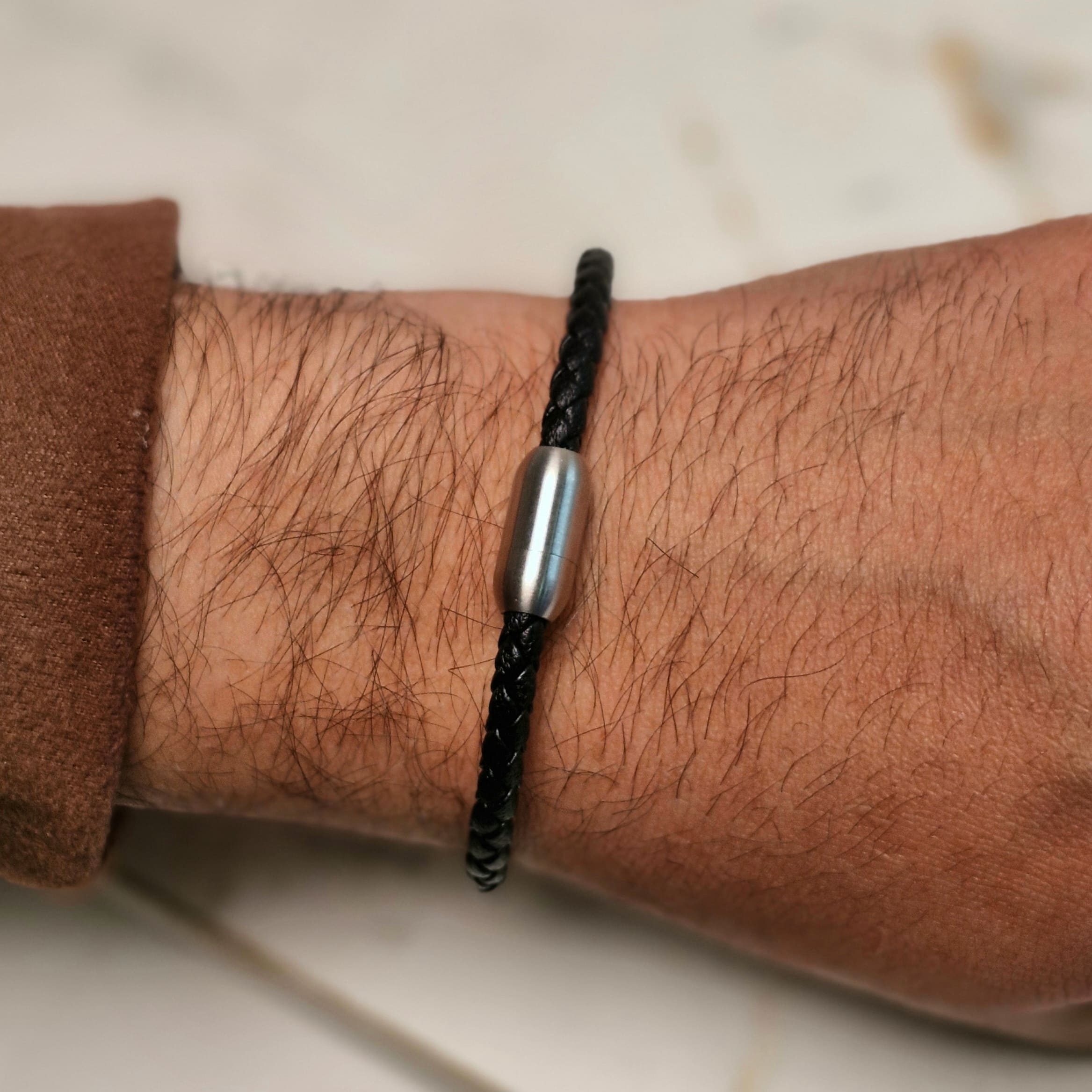 Imagen de producto PULSERA DE CUERO CON IMAN