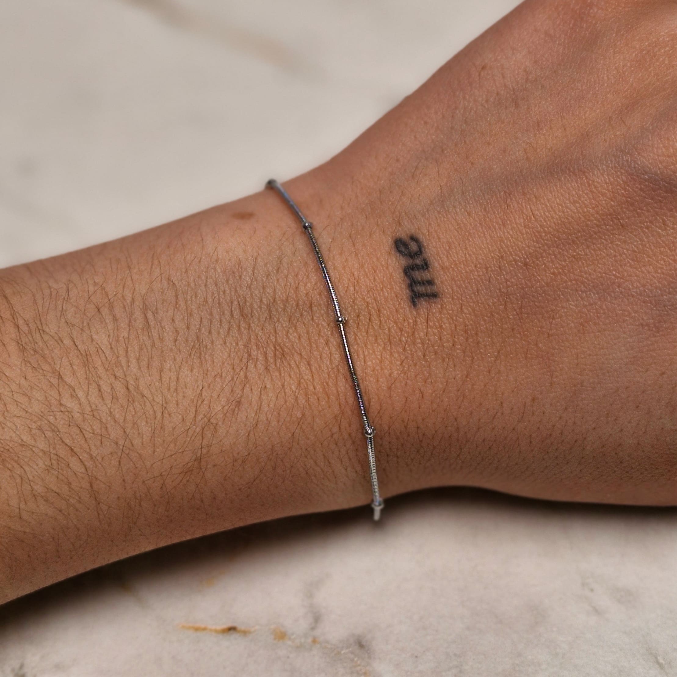 Imagen de producto PULSERA COLITA DE RATA FINA CON BOLITAS CHICAS
