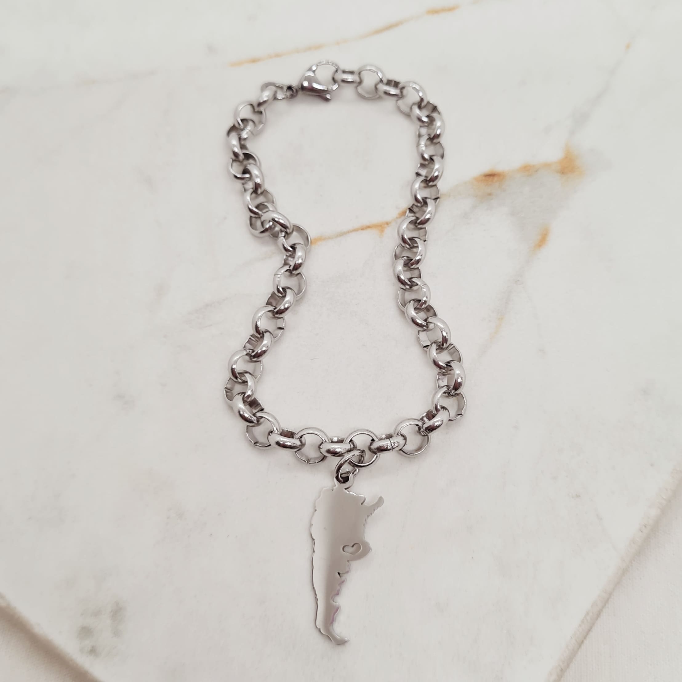 Imagen de producto PULSERA CON DIJE - ARGENTINA