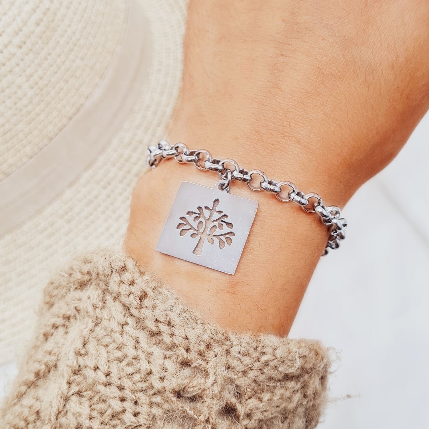Imagen de producto PULSERA CON DIJE - ARBOL CALADO