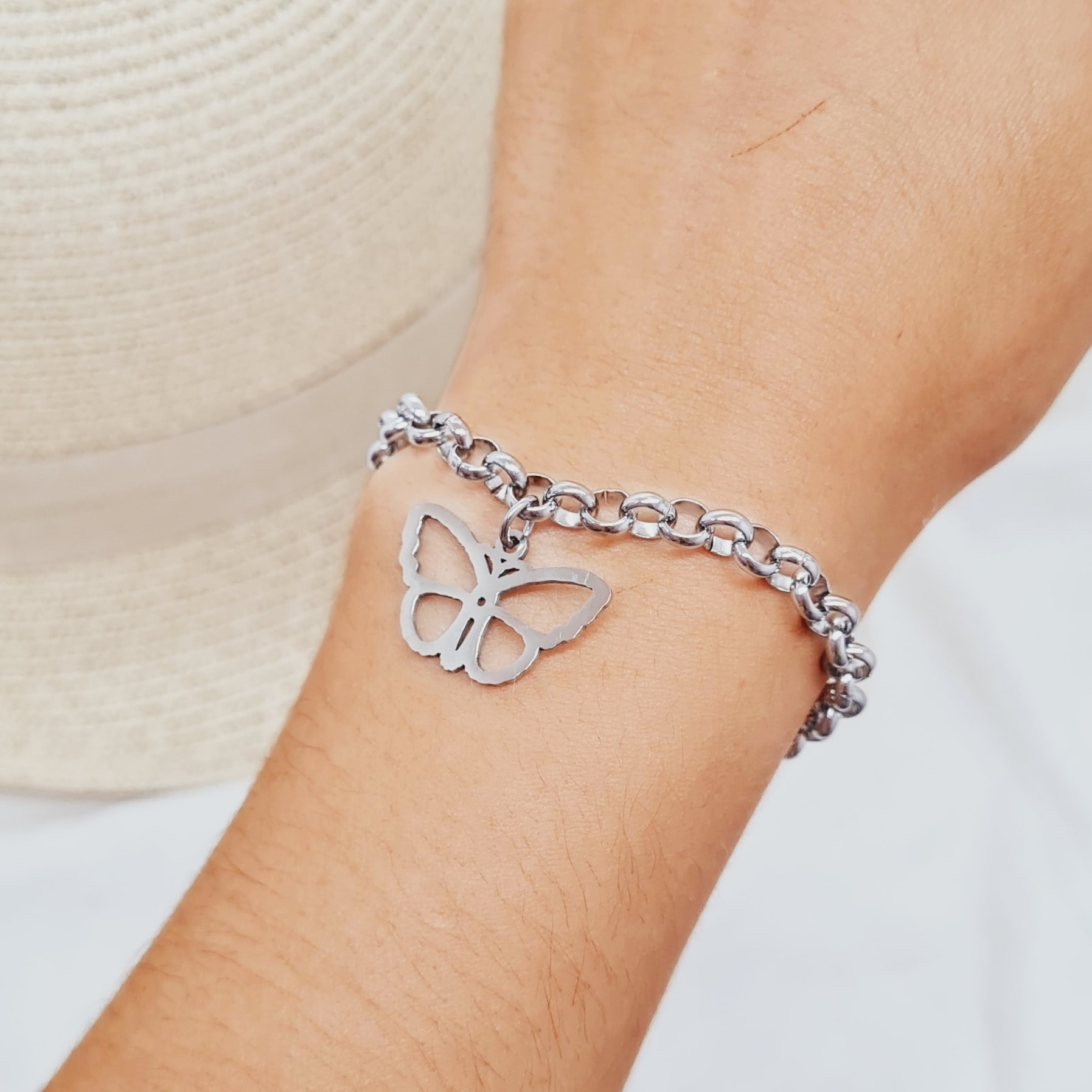 Imagen de producto PULSERA CON DIJE - MARIPOSA CALADA