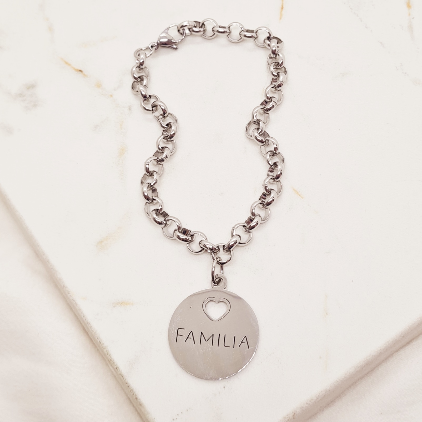 Imagen de producto PULSERA CON DIJE - FAMILIA