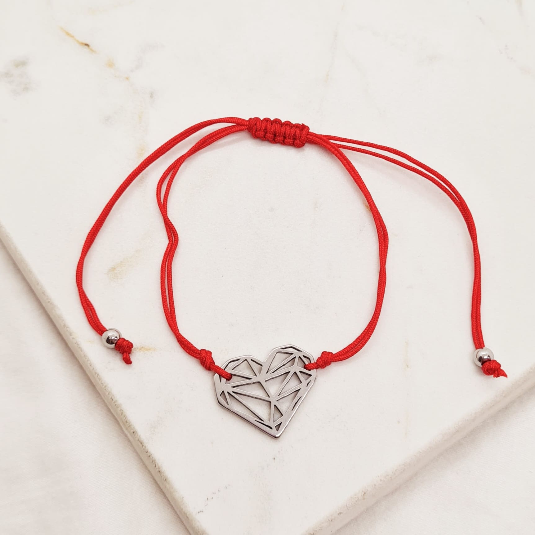 Imagen de producto PULSERA DE HILO ROJO - CORAZON