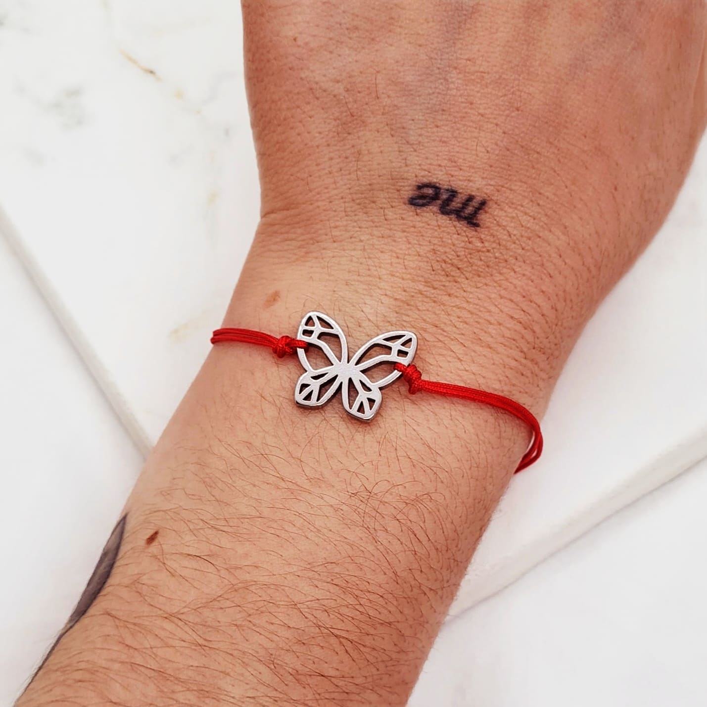 Imagen de producto PULSERA DE HILO ROJO - MARIPOSA