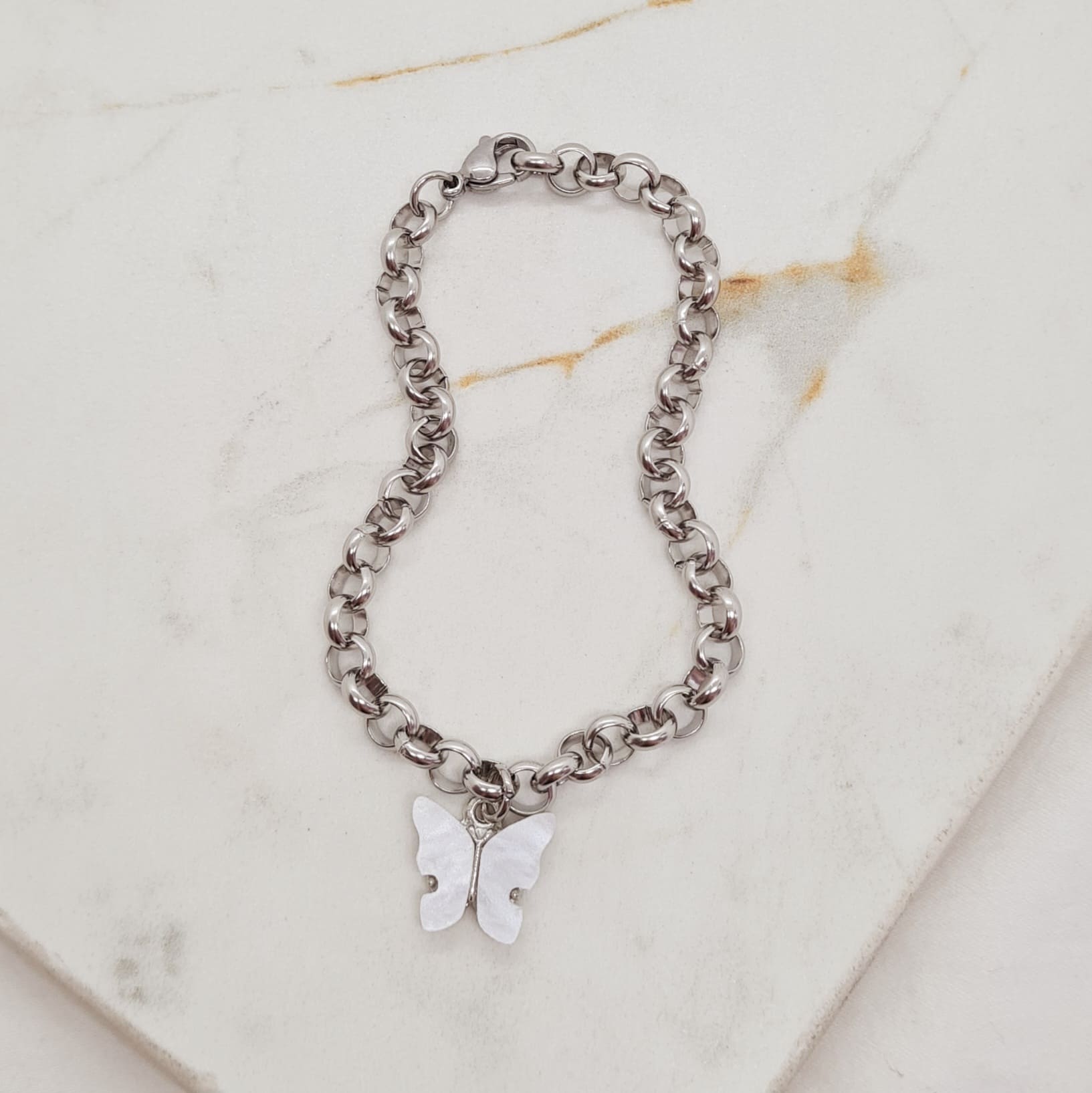 Imagen de producto PULSERA CON DIJE MARIPOSA - BLANCA