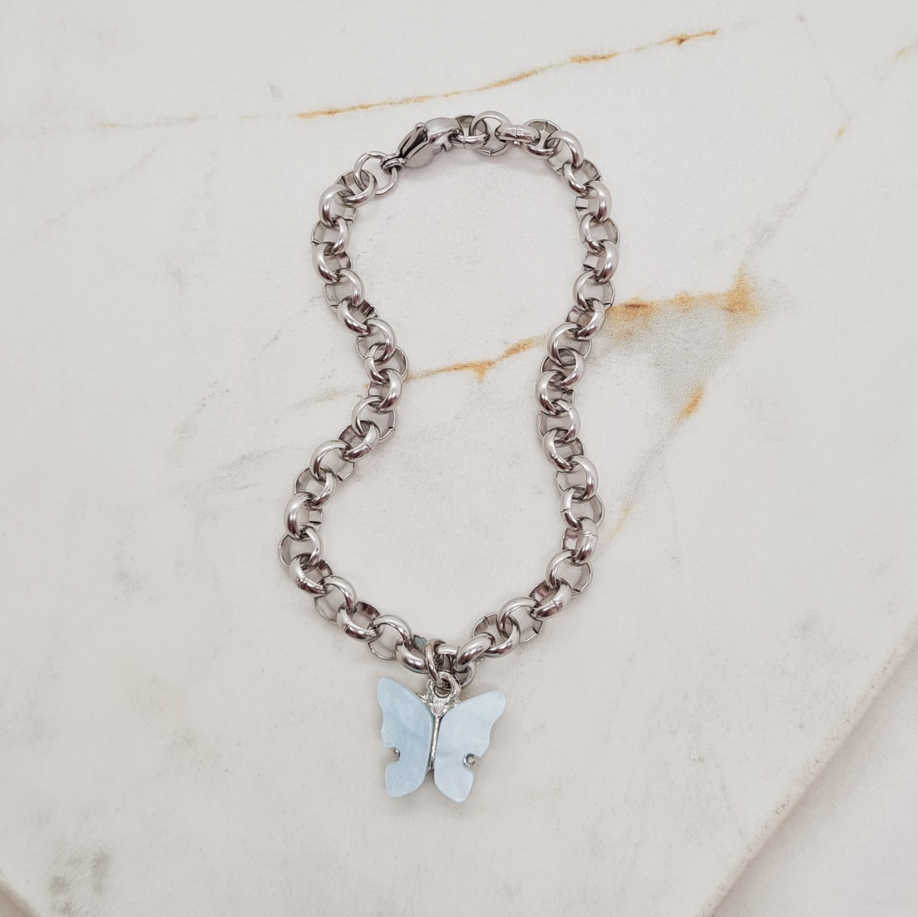 Imagen de producto PULSERA CON DIJE MARIPOSA - CELESTE