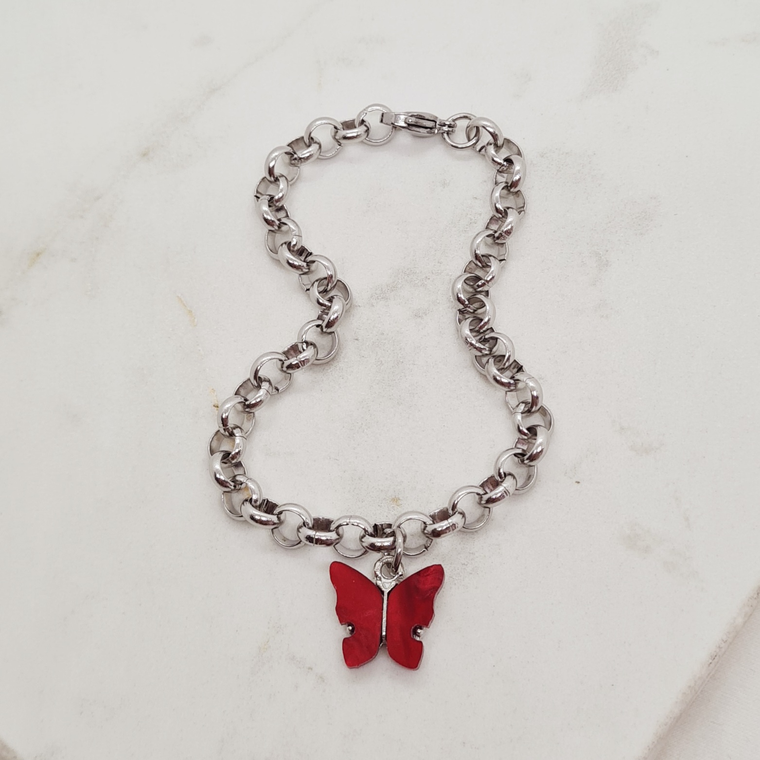 Imagen de producto PULSERA CON DIJE MARIPOSA - ROJA