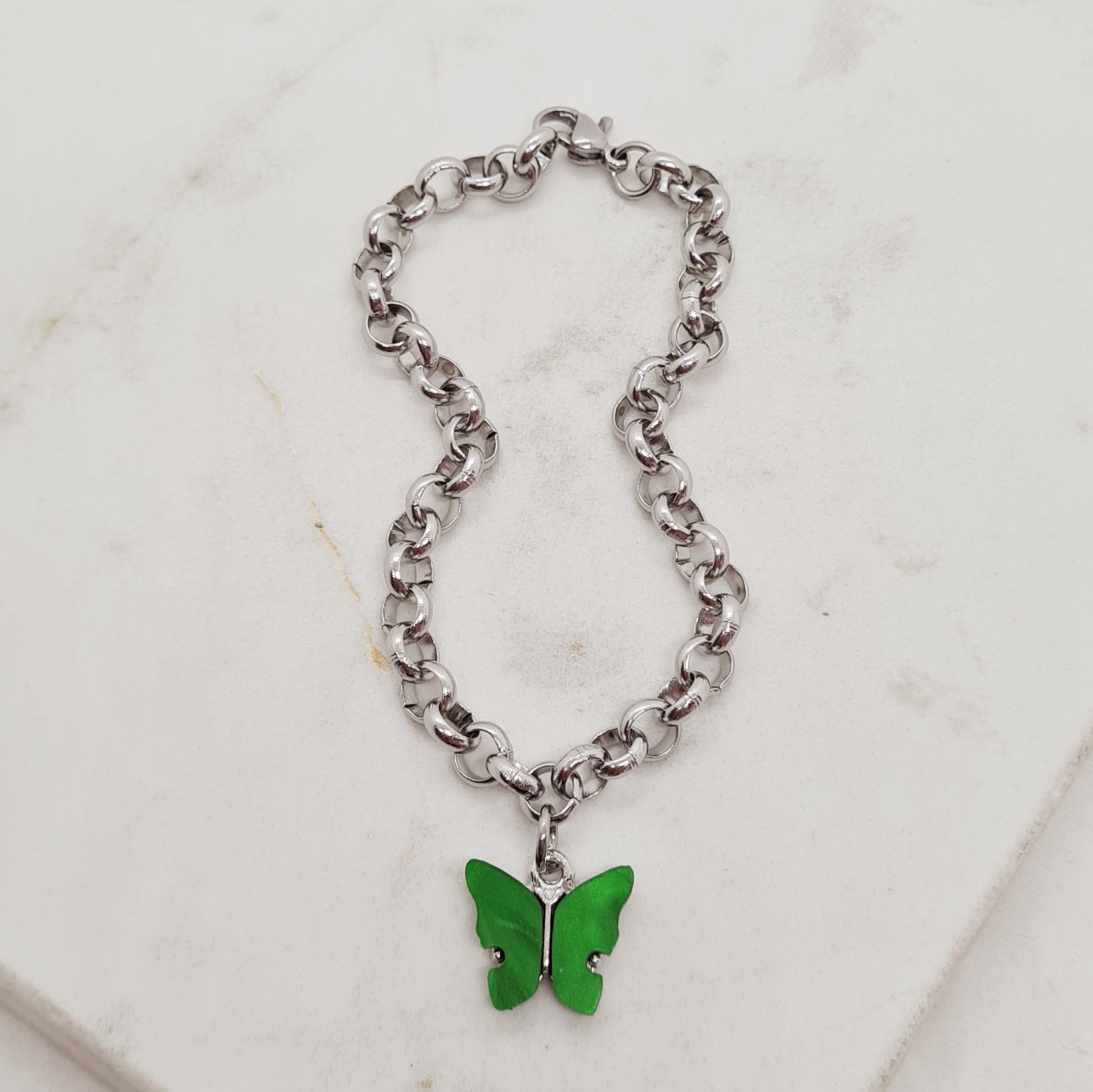 Imagen de producto PULSERA CON DIJE MARIPOSA - VERDE