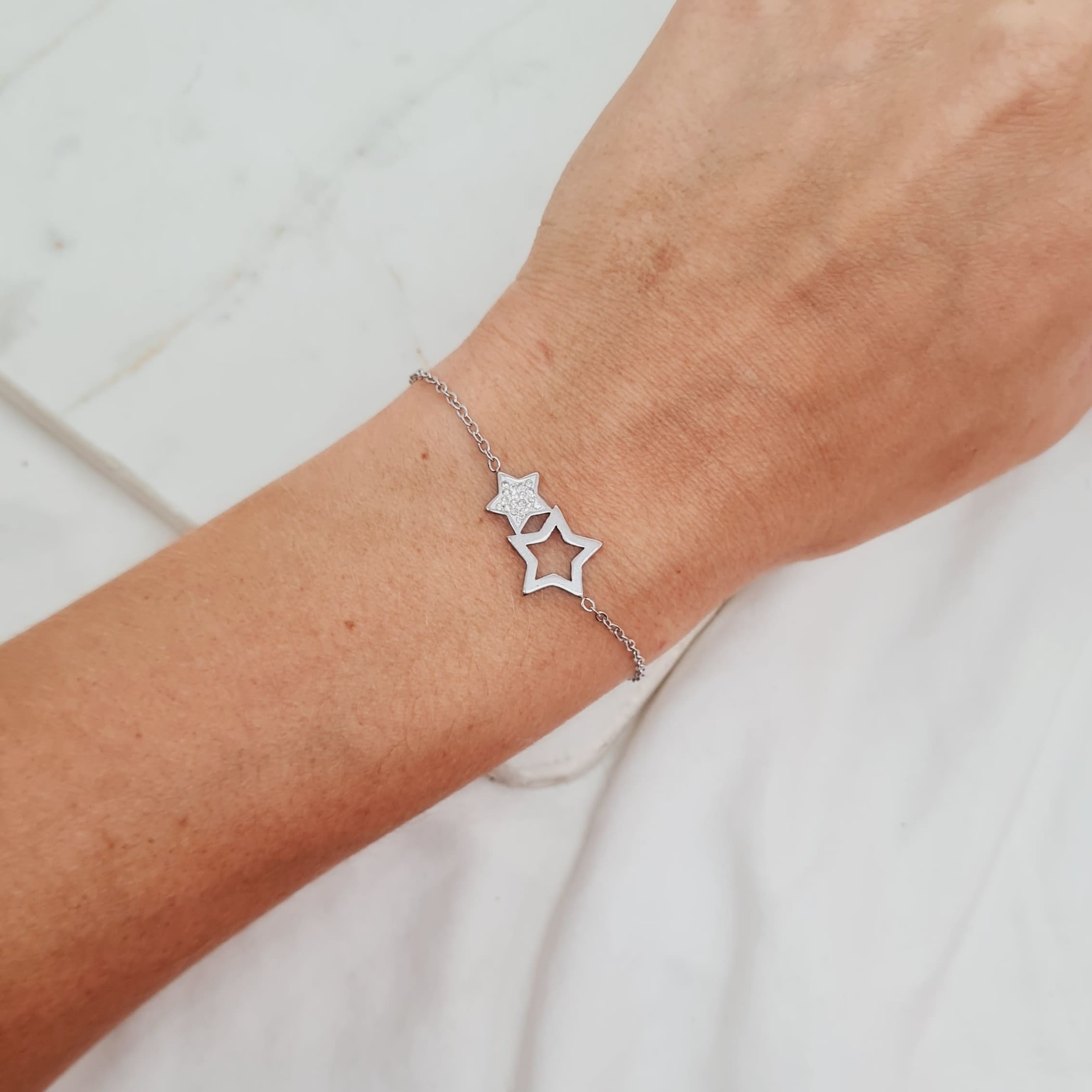 Imagen de producto PULSERA DOBLE ESTRELLA CON MICROCRISTALES