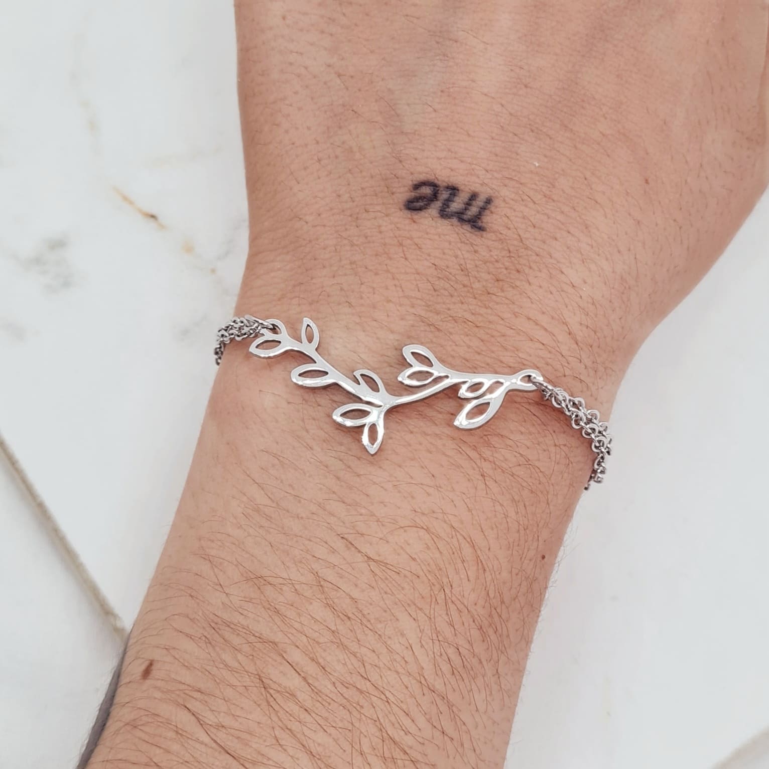 Imagen de producto PULSERA DOBLE CADENA CON LAUREL CALADO ENGARZADO