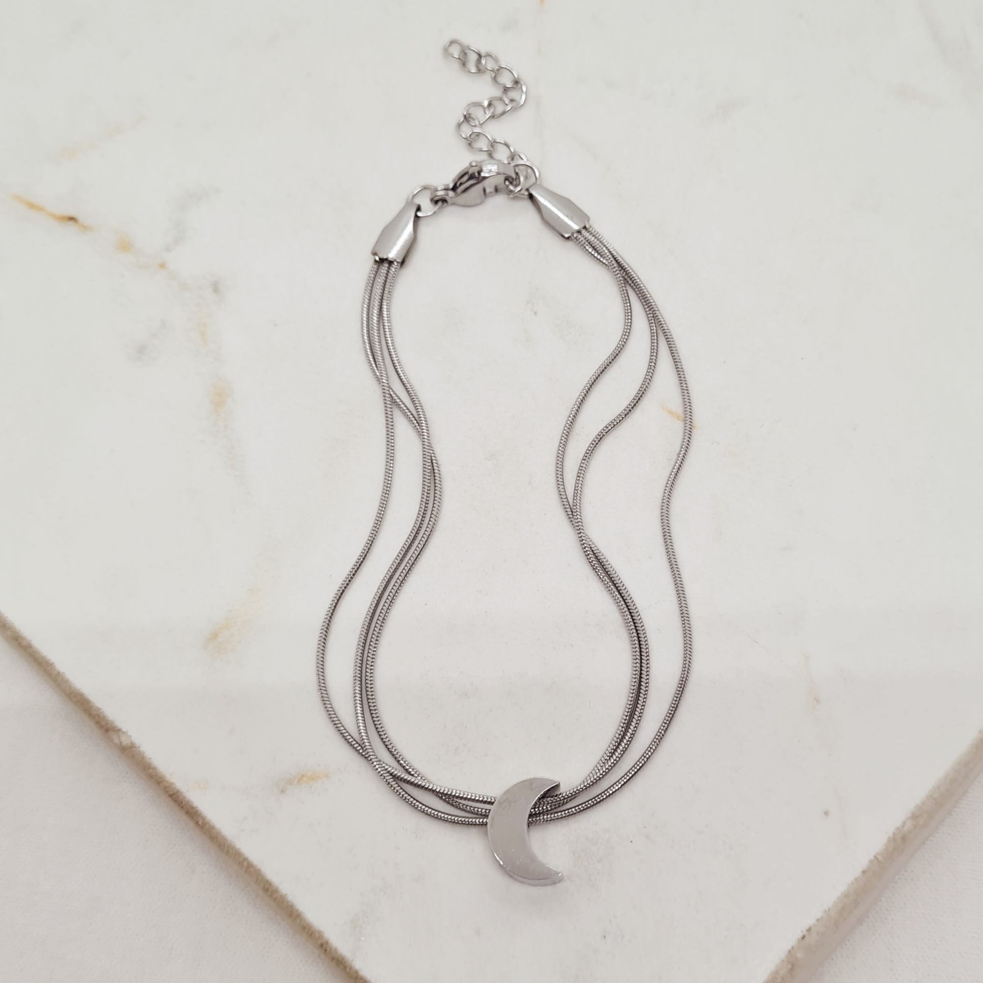 Imagen de producto PULSERA TRIPLE COLITA DE RATA CON DIJE INFLADO - LUNA