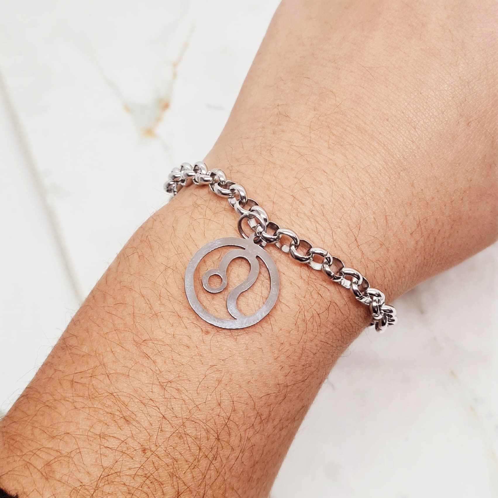 Imagen de producto PULSERA CON DIJE DEL ZODIACO - LEO