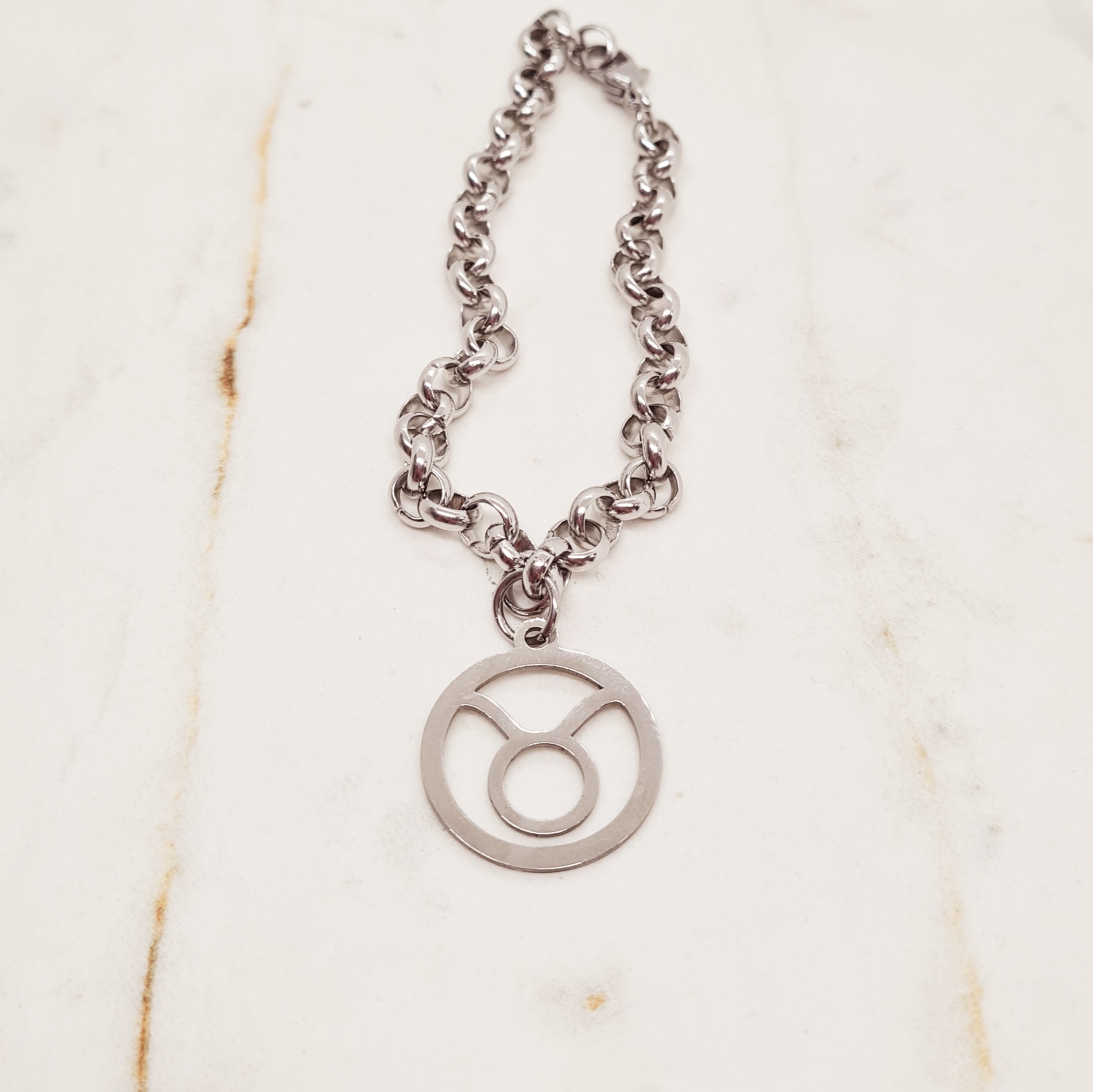 Imagen de producto PULSERA CON DIJE DEL ZODIACO - TAURO