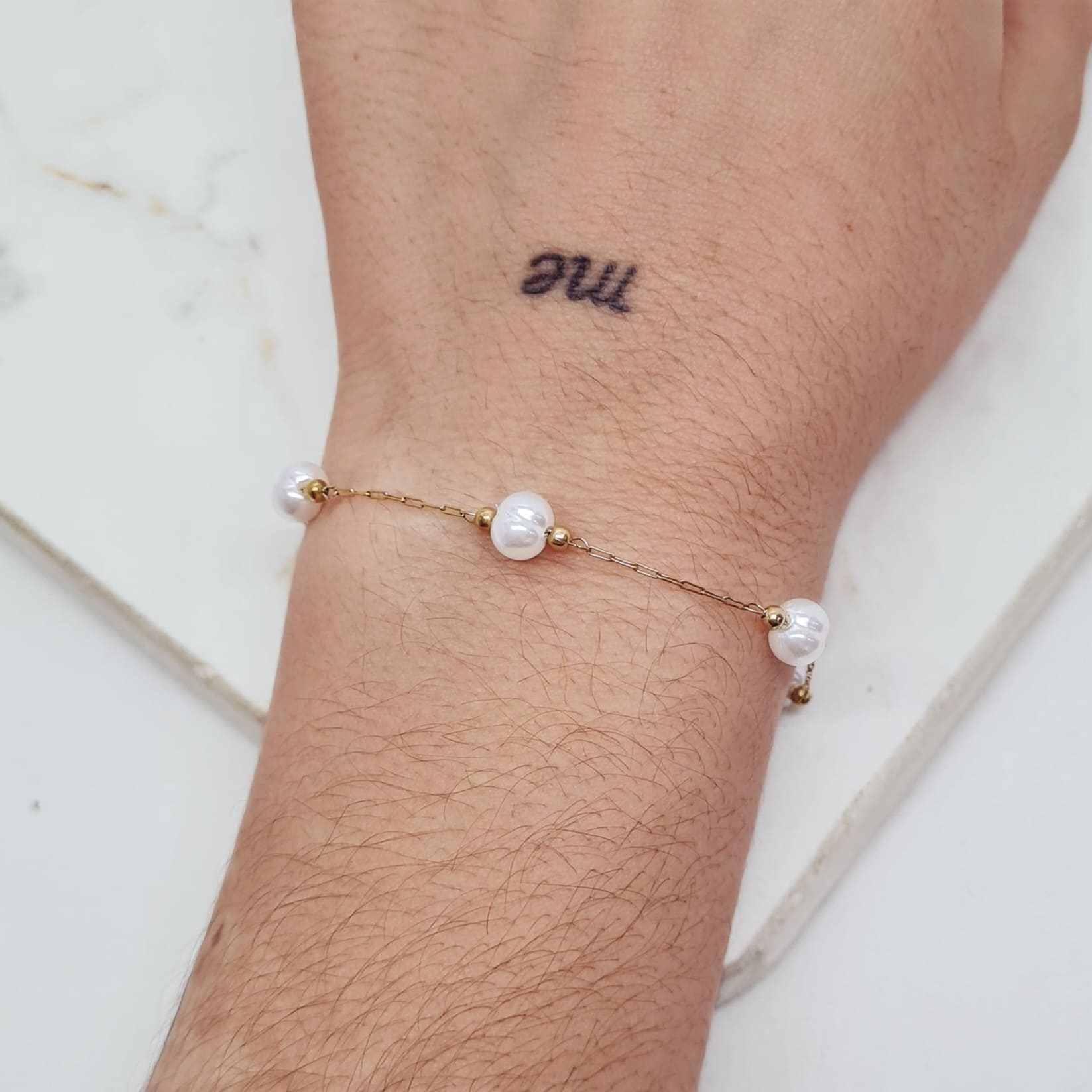 Imagen de producto PULSERA ACERO DORADO FINA CON BOLITAS Y PERLITAS REDONDAS