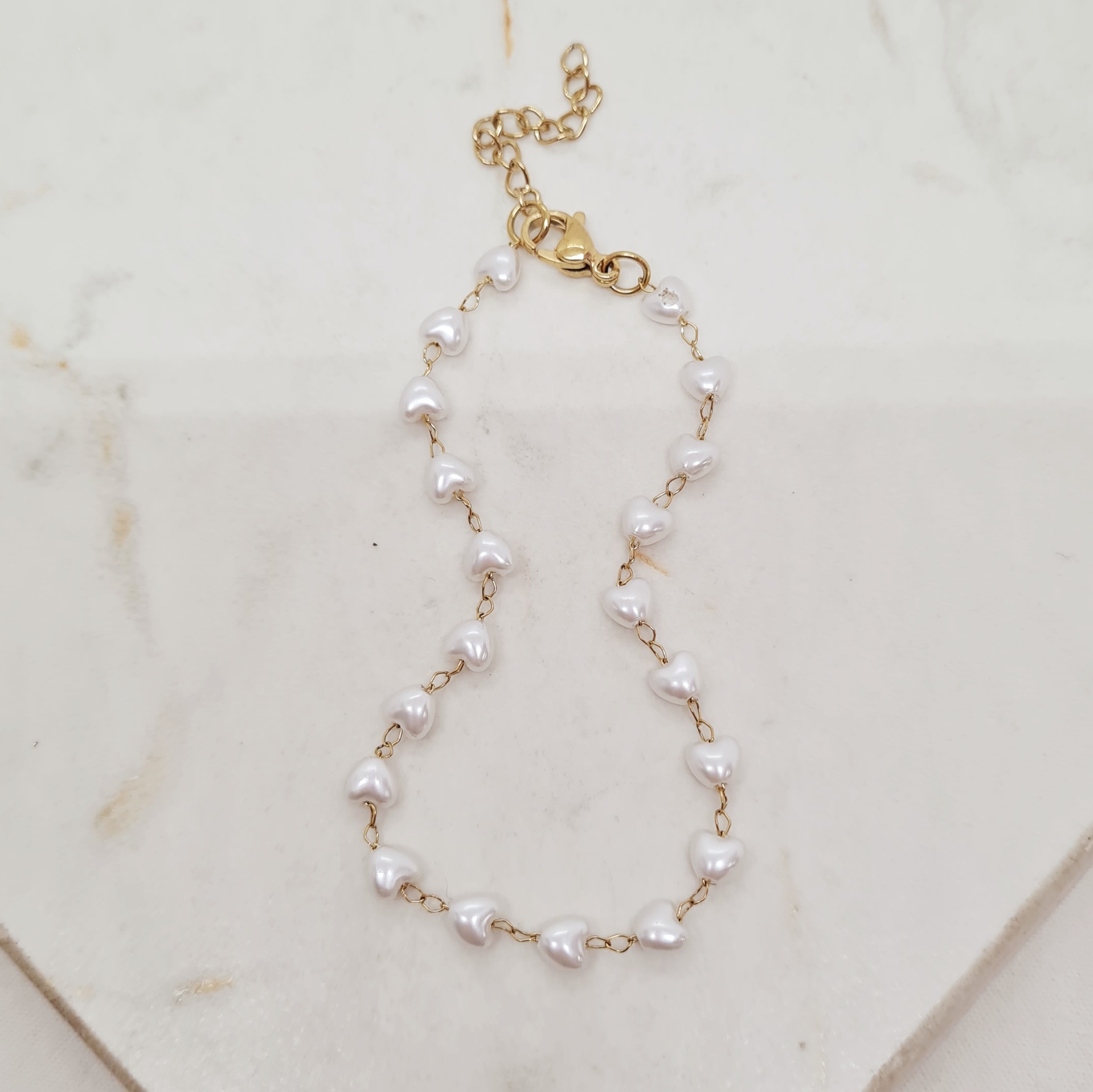 Imagen de producto PULSERA ACERO DORADO FULL PERLITAS DE CORAZONES