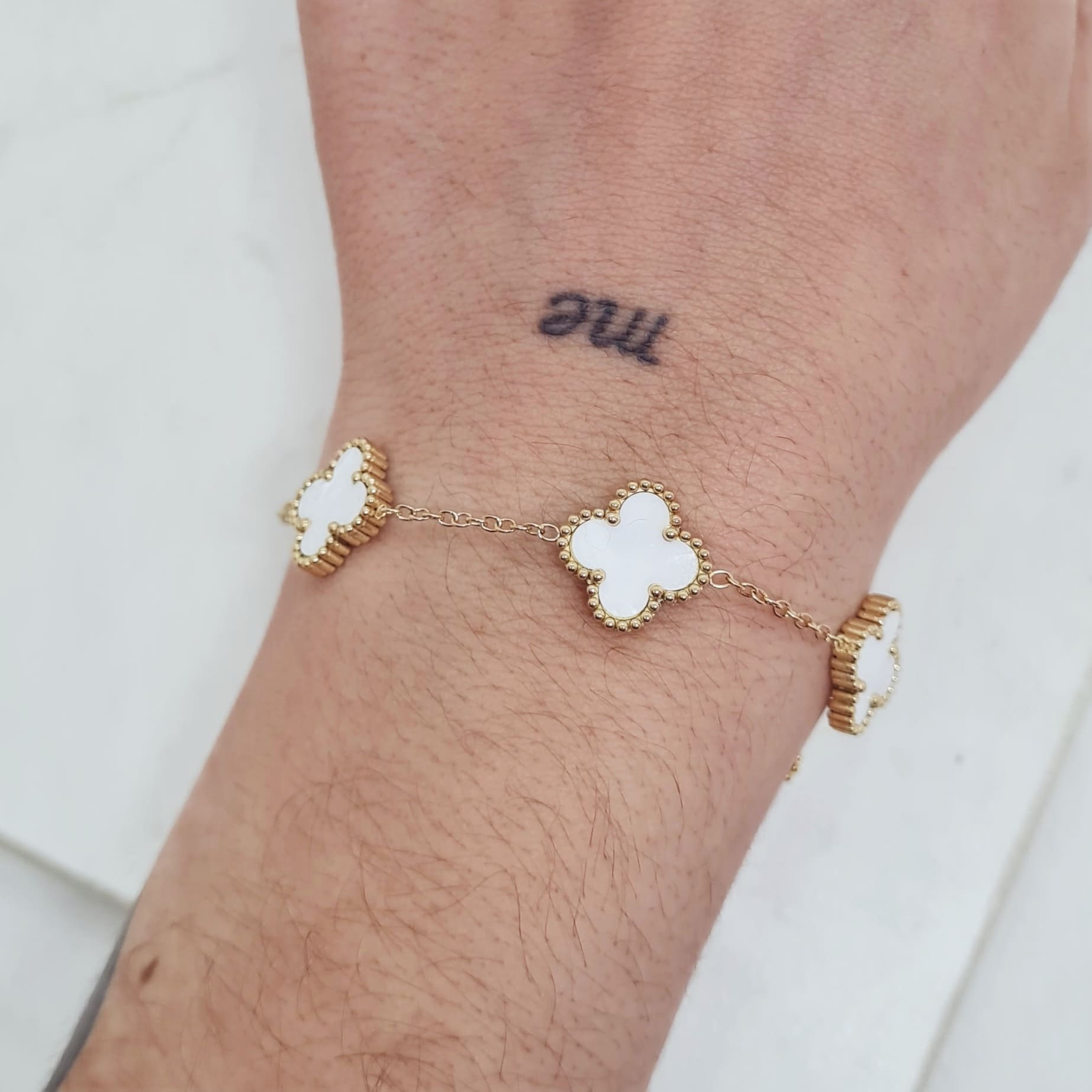 Imagen de producto PULSERA ACERO DORADO VAN CLEEF - BLANCO