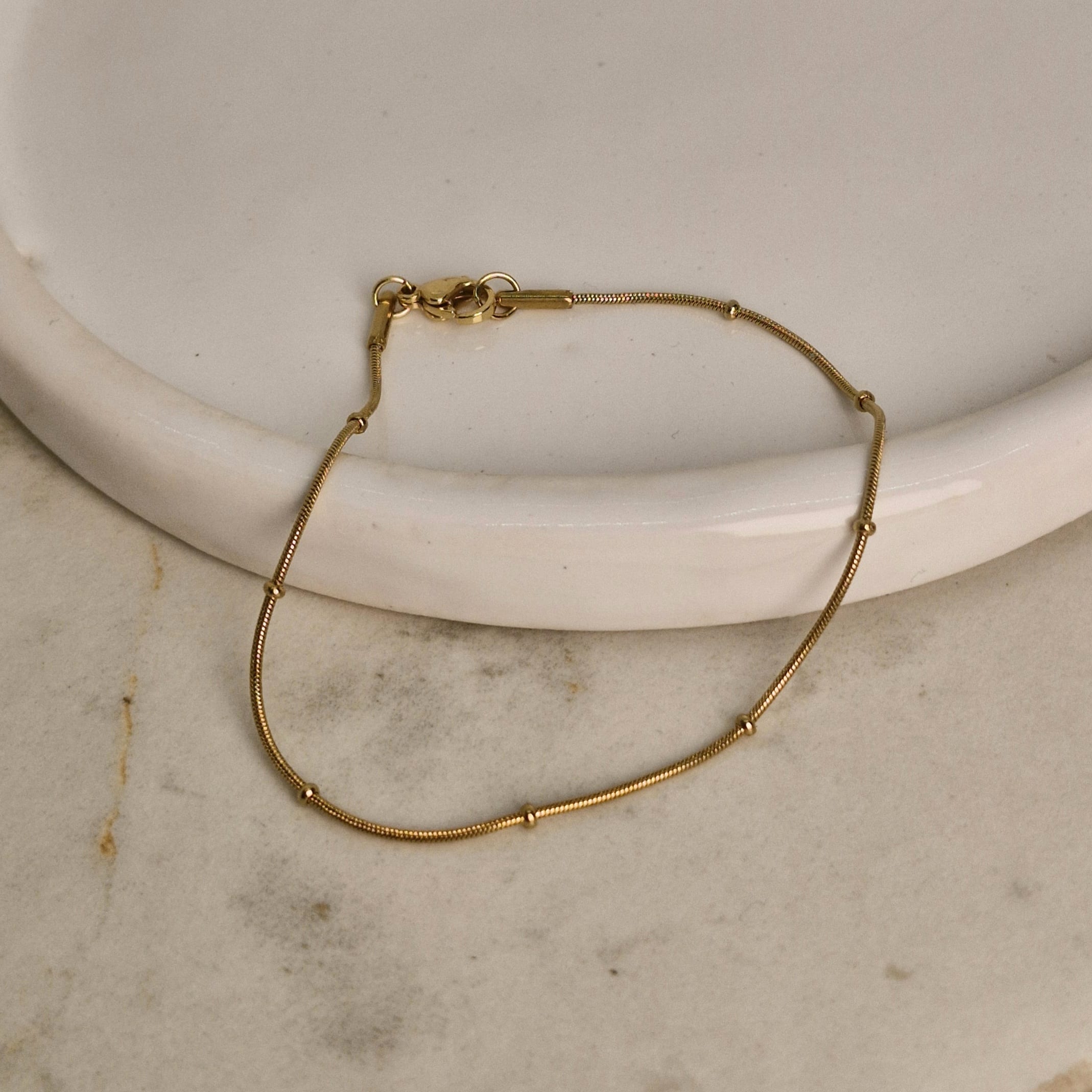 Imagen de producto PULSERA ACERO DORADO COLITA DE RATA FINA CON BOLITAS CHICAS
