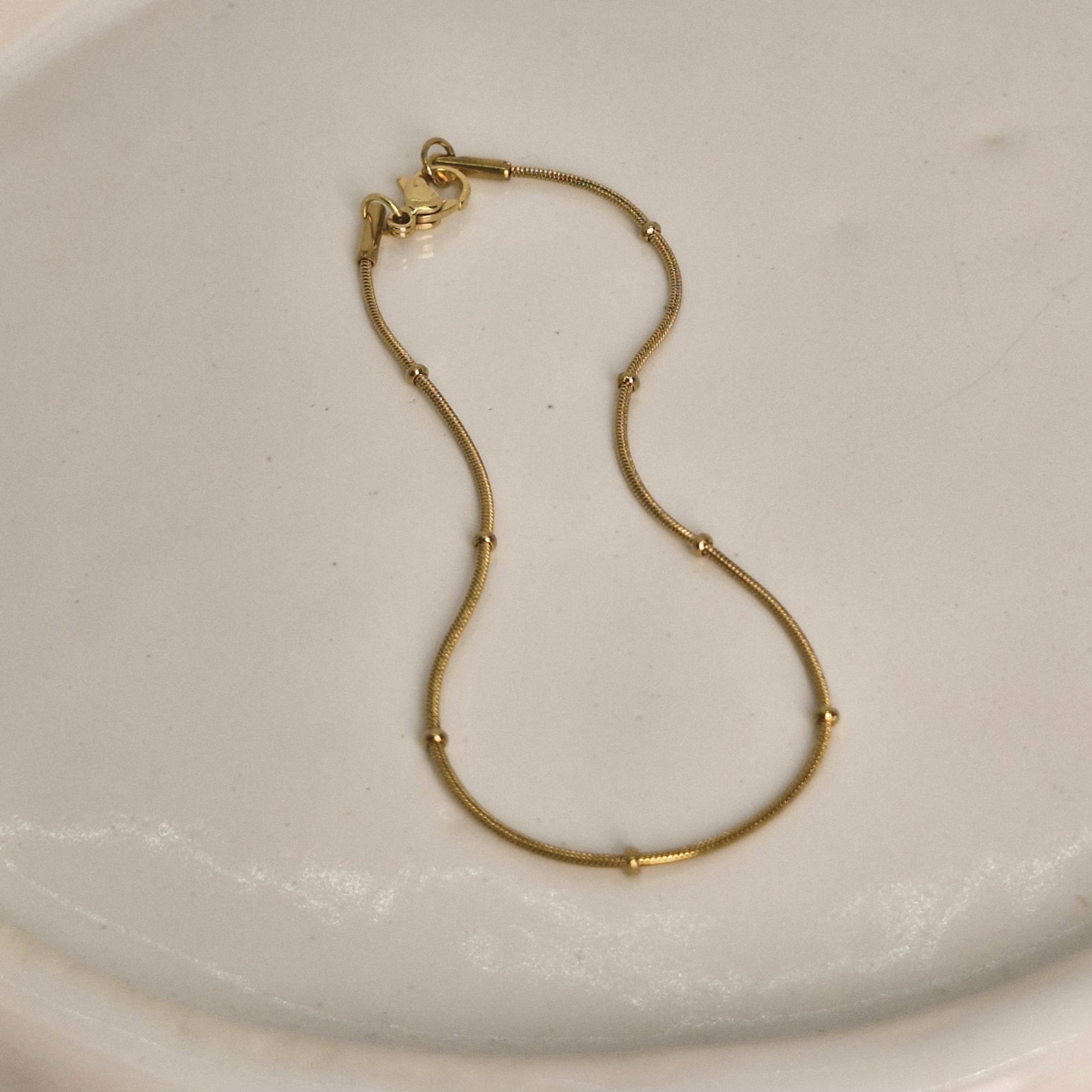 Imagen de producto PULSERA ACERO DORADO COLITA DE RATA FINA CON BOLITAS CHICAS