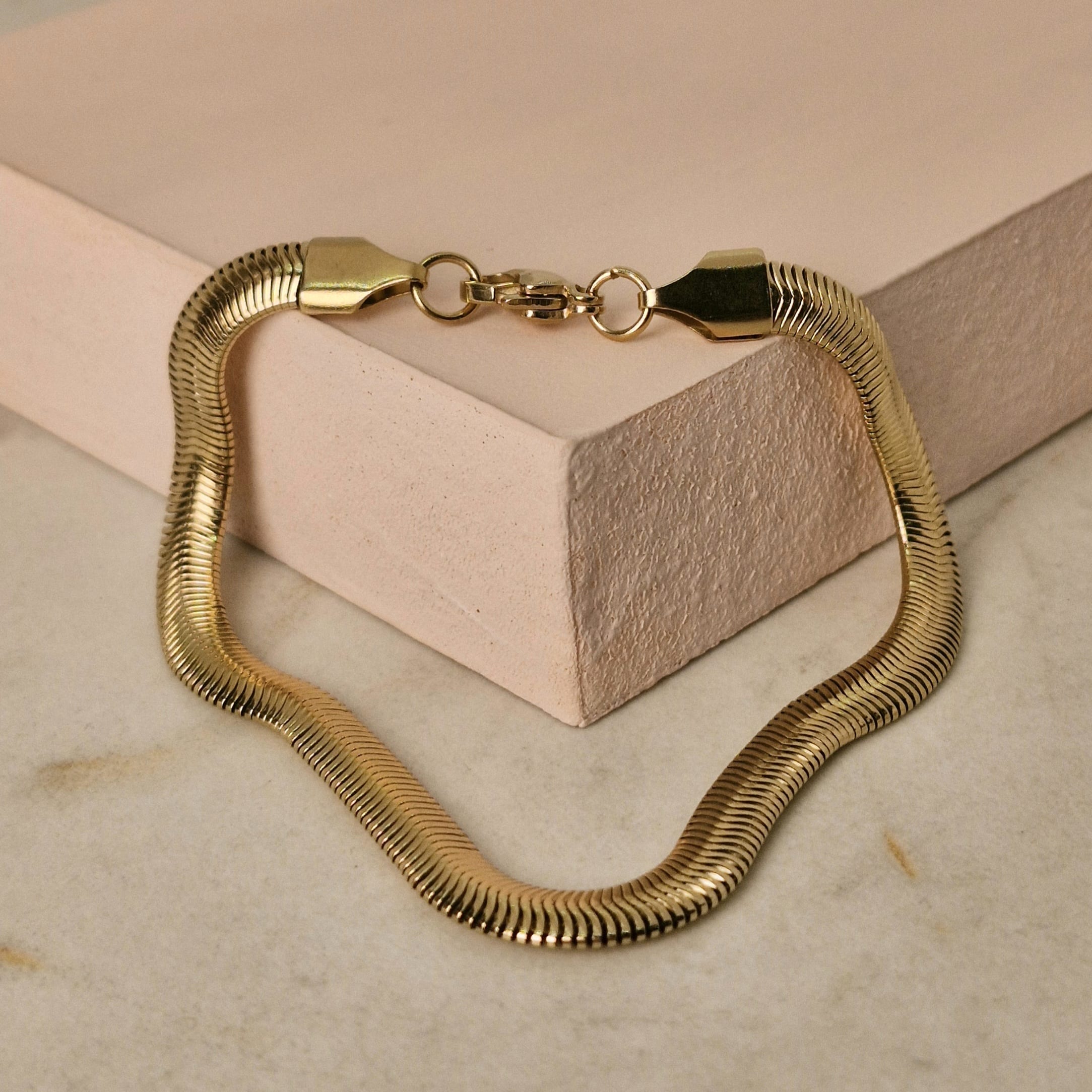 Imagen de producto PULSERA ACERO DORADO SERPIENTE GRUESA