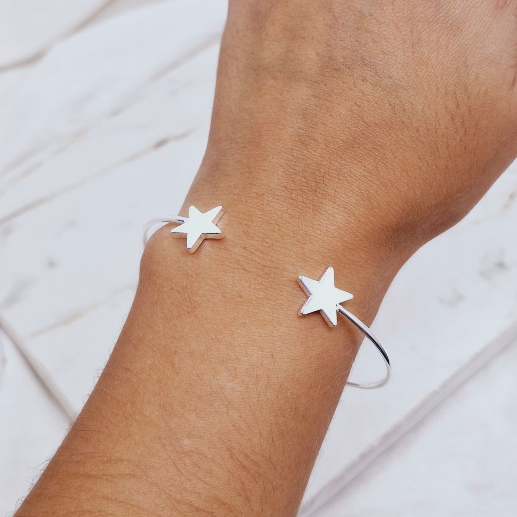 Imagen de producto PULSERA ACERO BLANCO ESCLAVA ABIERTA - DOBLE ESTRELLA LISA