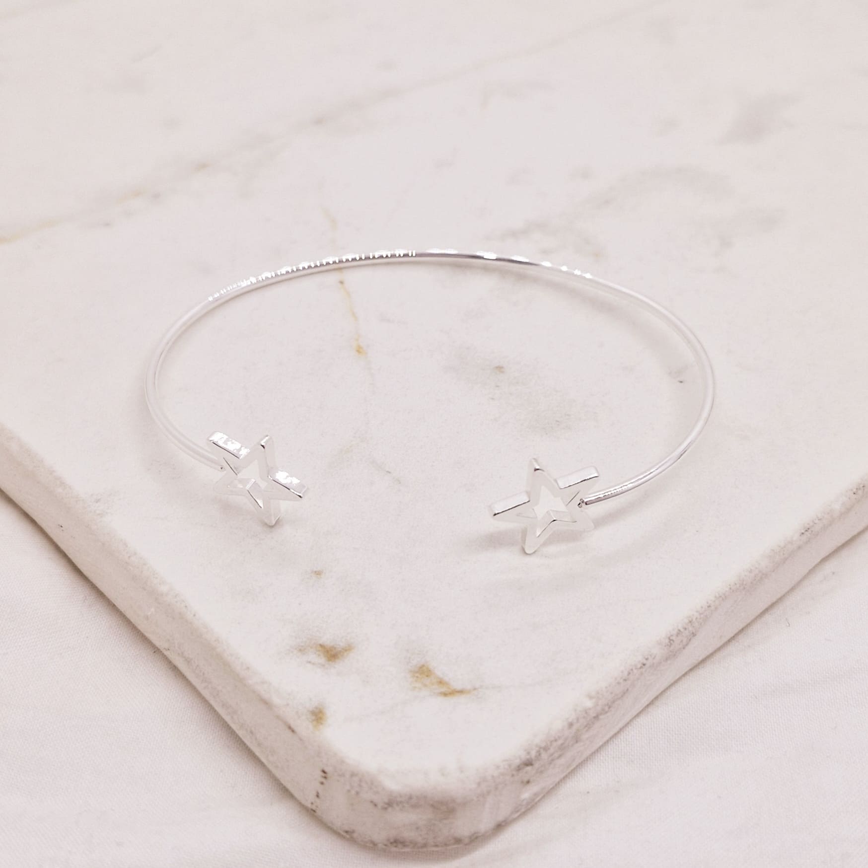 Imagen de producto PULSERA ACERO BLANCO ESCLAVA ABIERTA - DOBLE ESTRELLA CALADA