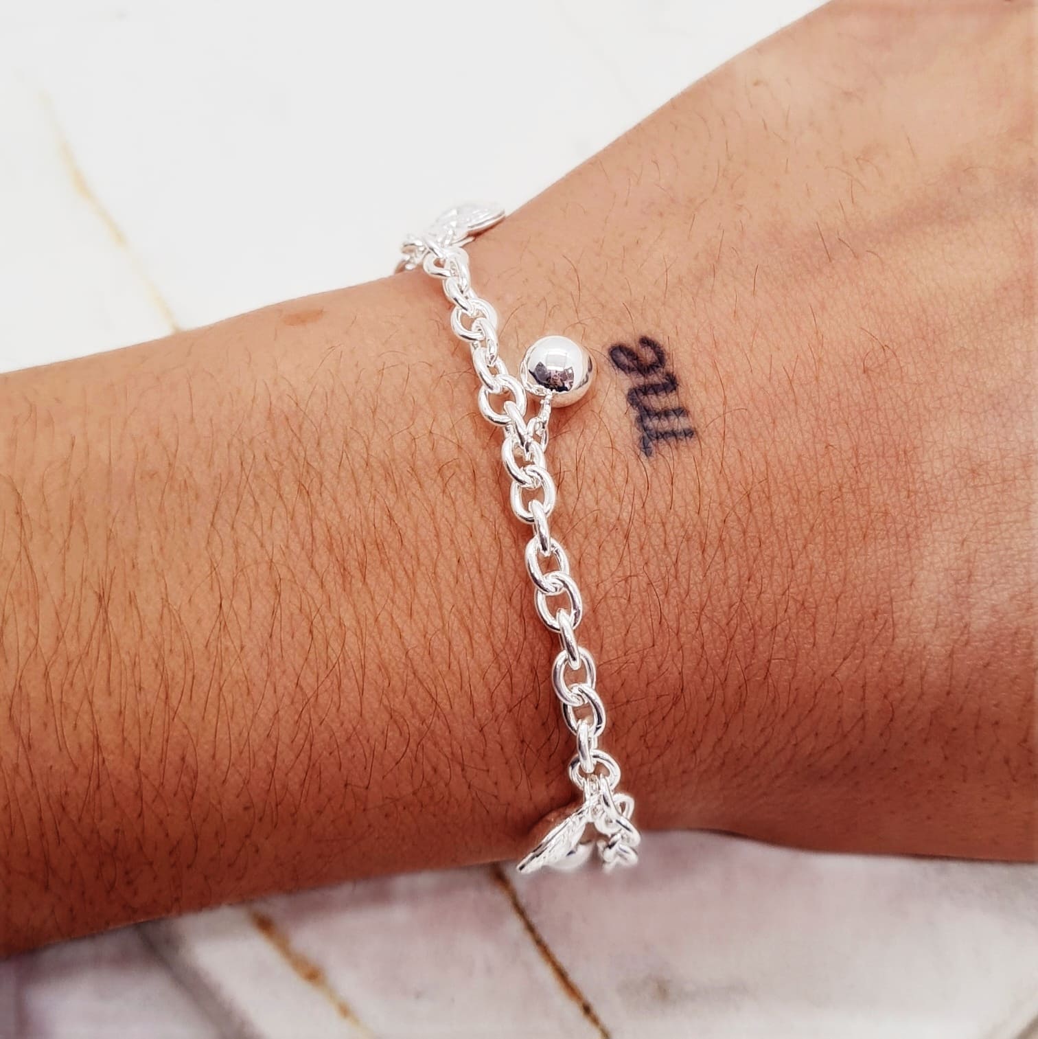 Imagen de producto PULSERA ACERO BLANCO TIFFANY CON BOLITAS Y CORAZONES LABRADOS
