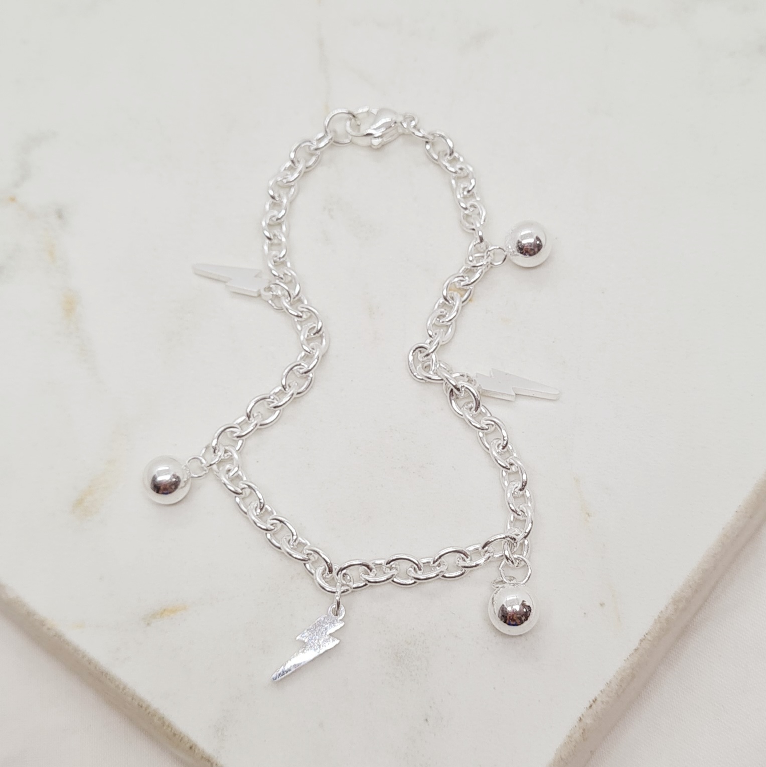 Imagen de producto PULSERA ACERO BLANCO TIFFANY CON BOLITAS Y DIJES - RAYO