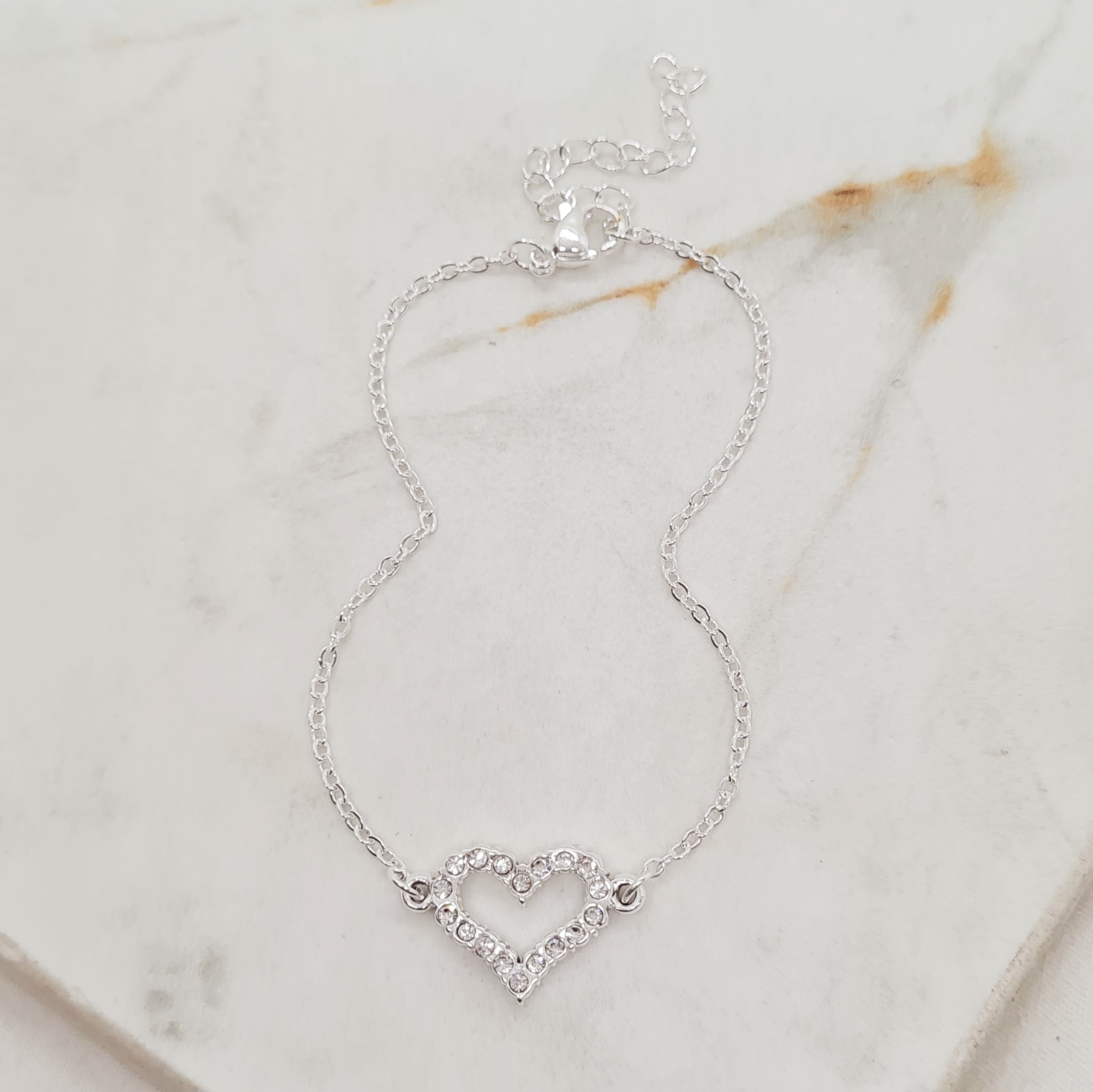 Imagen de producto PULSERA ACERO BLANCO CORAZON CALADO CON STRASS