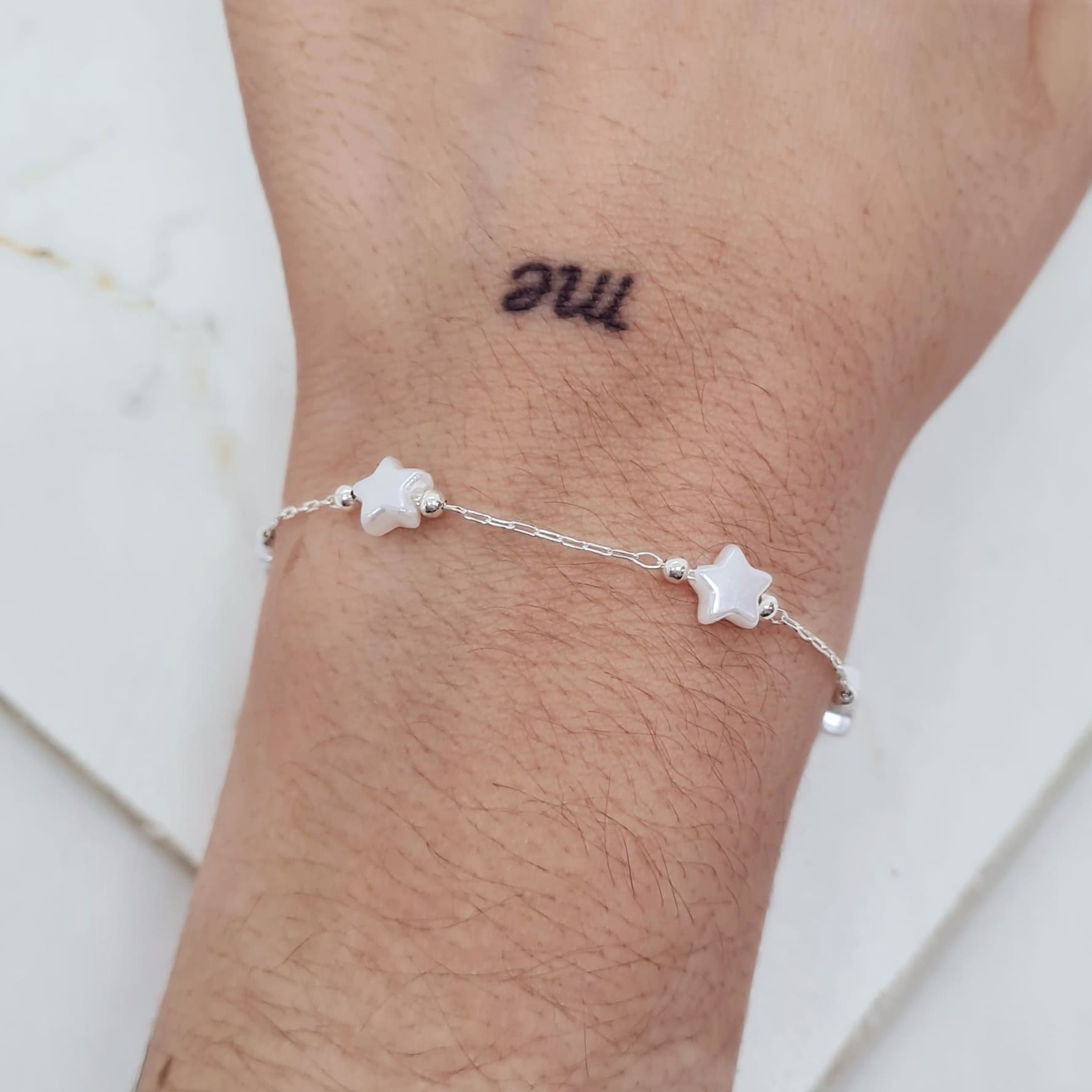 Imagen de producto PULSERA ACERO BLANCO FINA CON BOLITAS Y PERLITAS ESTRELLAS