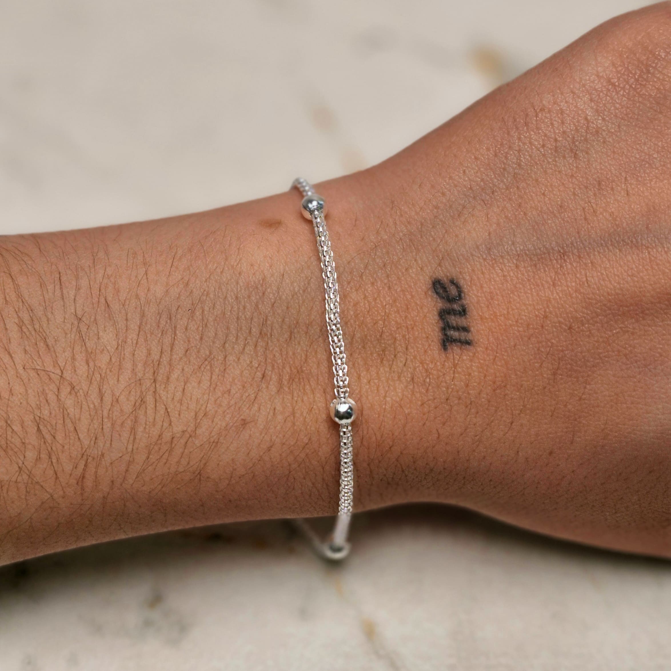 Imagen de producto PULSERA ACERO BLANCO COREANA CON BOLITAS
