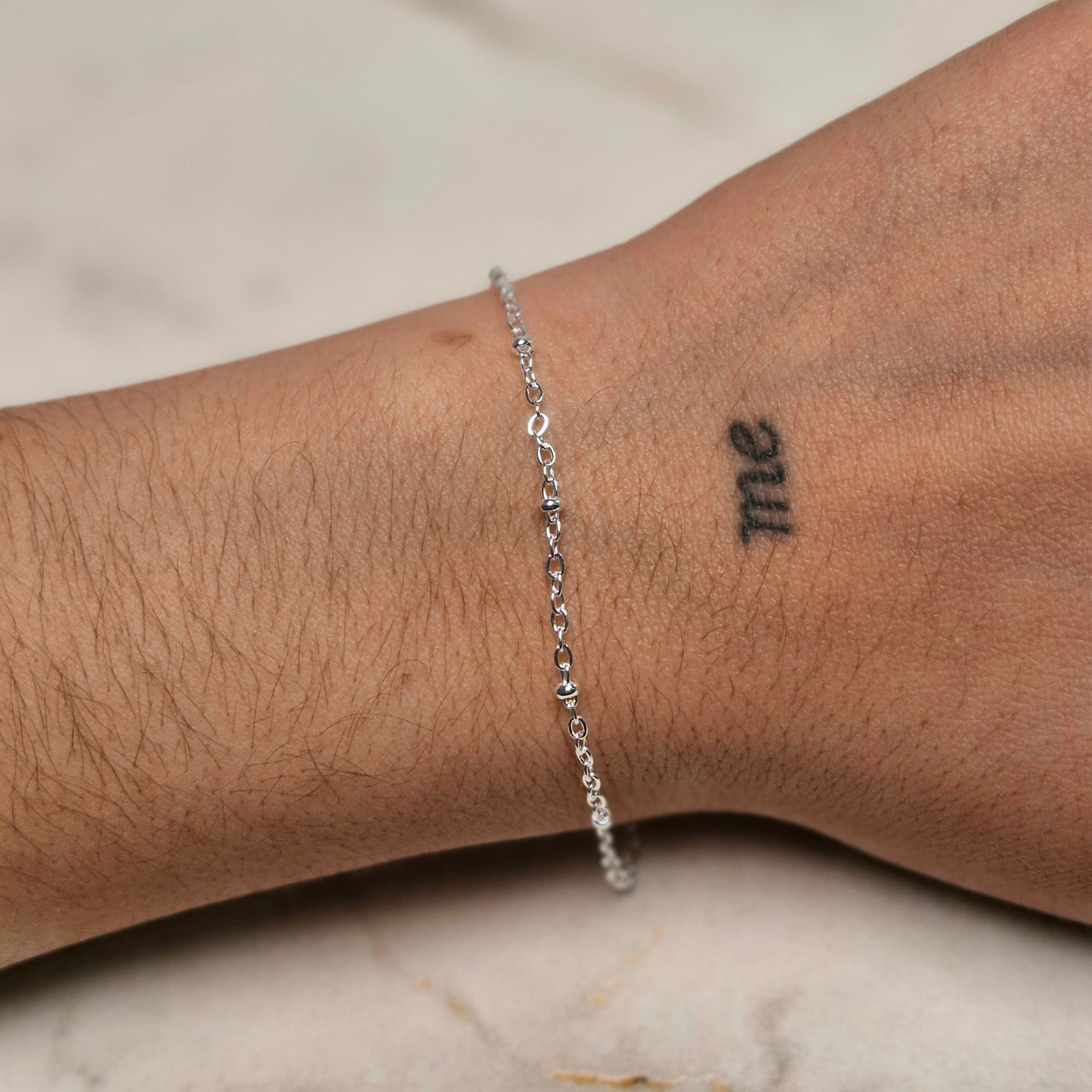 Imagen de producto PULSERA ACERO BLANCO FINA REDONDA CON BOLITAS CHICAS