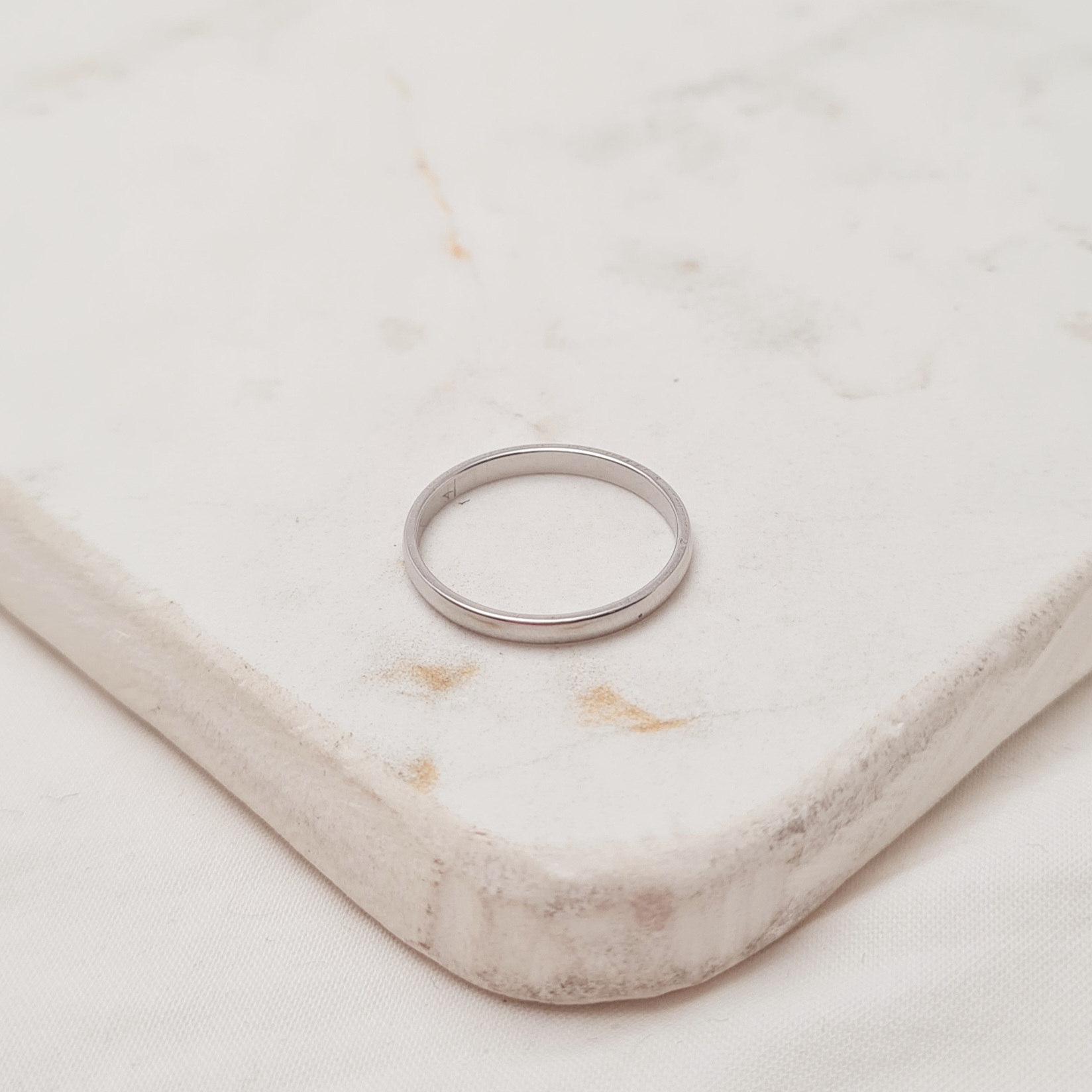 Imagen de producto ANILLO ALIANZA PLATEADA FINA