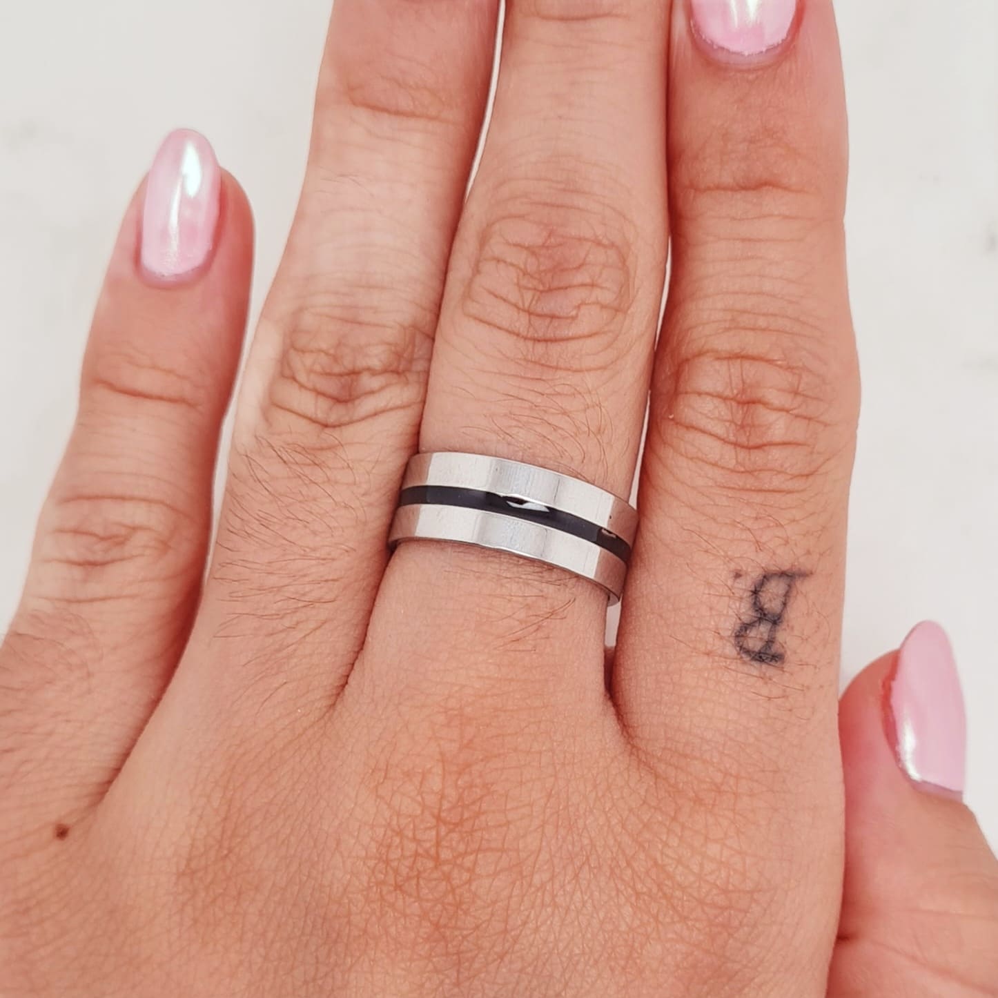 Imagen de producto ALIANZA CON 1 LINEA ESMALTADA NEGRA