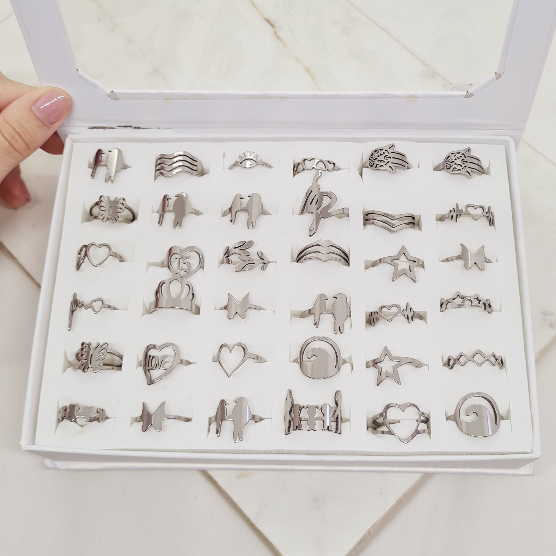 Imagen de producto CAJA DE ANILLOS SURTIDOS - MOD 3