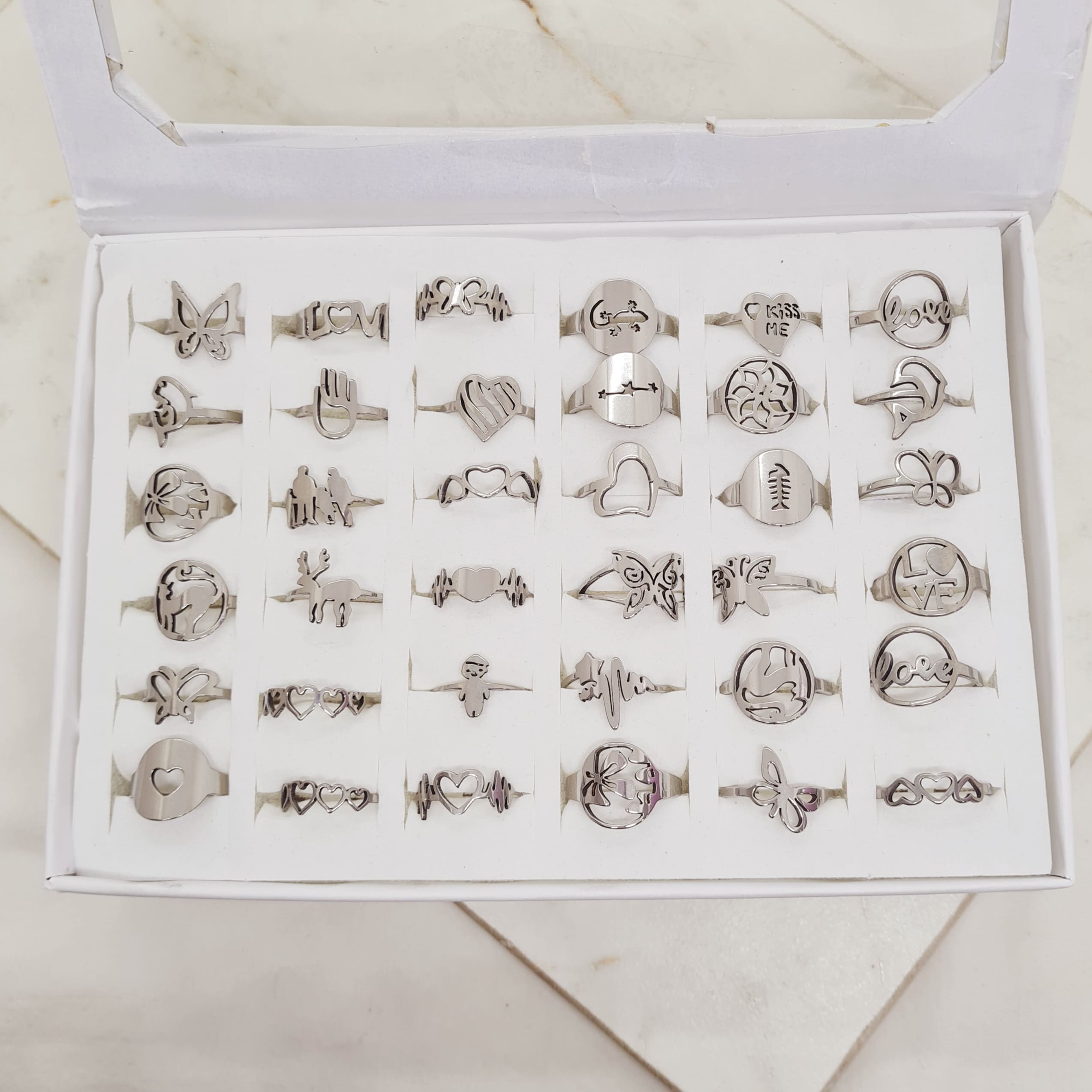 Imagen de producto CAJA DE ANILLOS SURTIDOS - MOD 4
