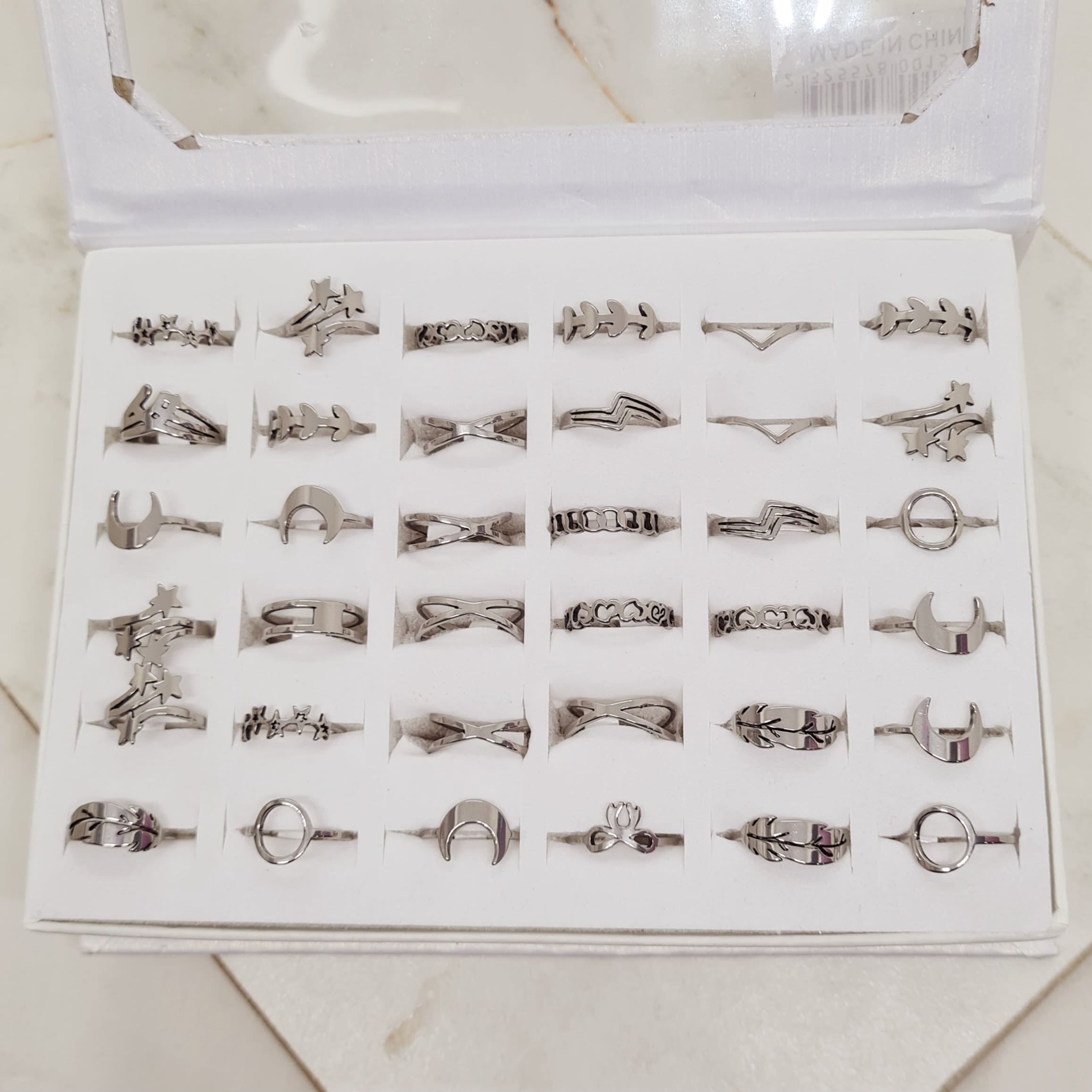 Imagen de producto CAJA DE ANILLOS SURTIDOS TALLES CHICOS