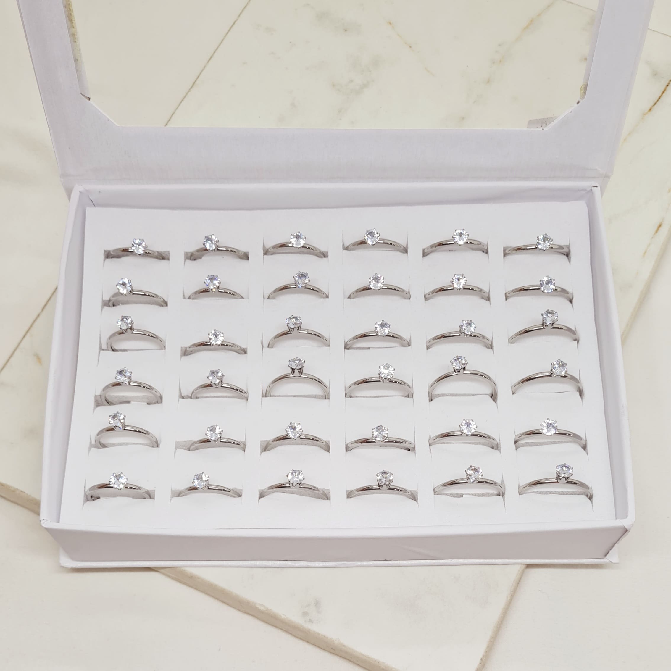 Imagen de producto CAJA DE ANILLOS CINTILLOS CON CUBIC