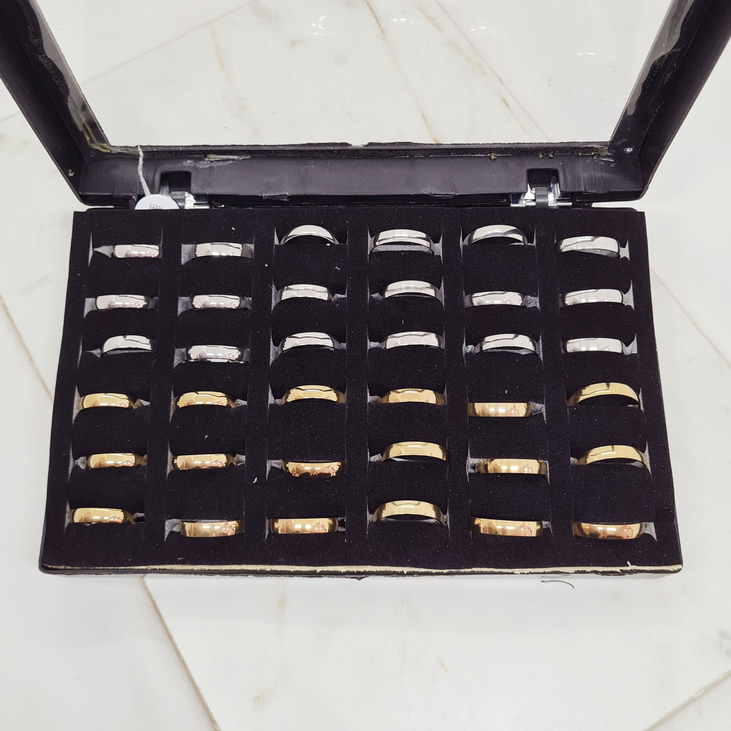 Imagen de producto CAJA DE ALIANZAS MEDIANAS ACERO QUIRURGICO / ACERO DORADO