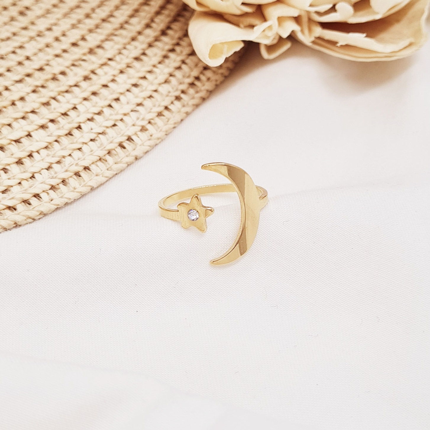 Imagen de producto ANILLO ACERO DORADO - LUNA GRANDE Y ESTRELLA CON STRASS