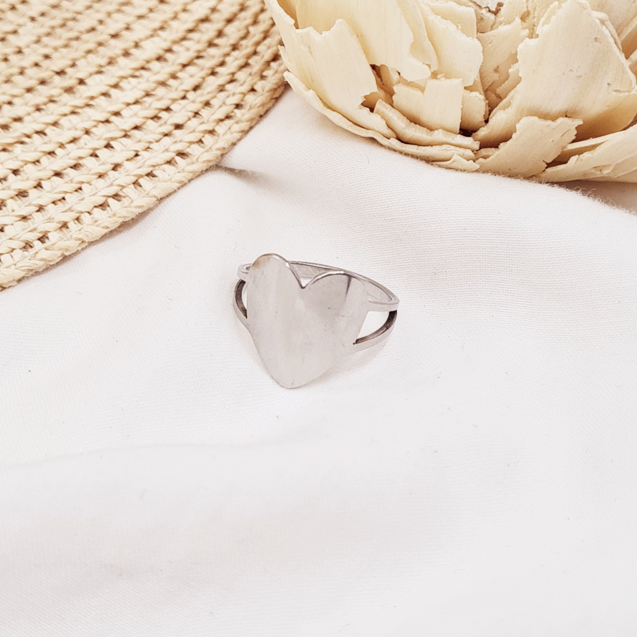 Imagen de producto ANILLO DOBLE LINEA CORAZON LISO GRANDE