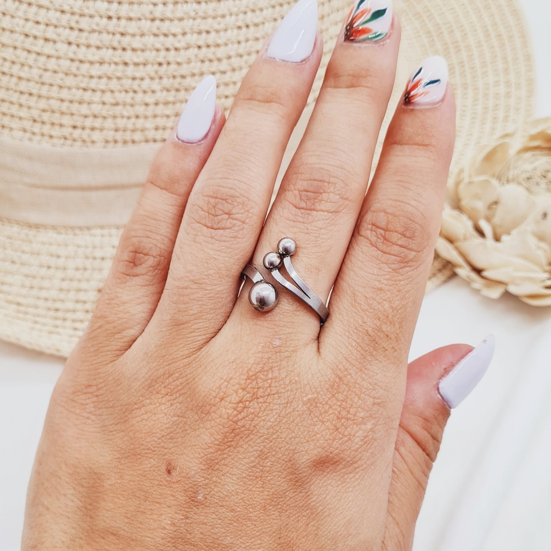 Imagen de producto ANILLO CON 3 BOLITAS CHICAS